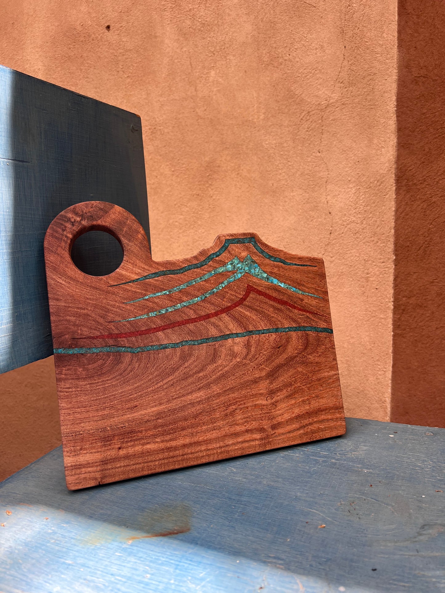 Cutting board with handle