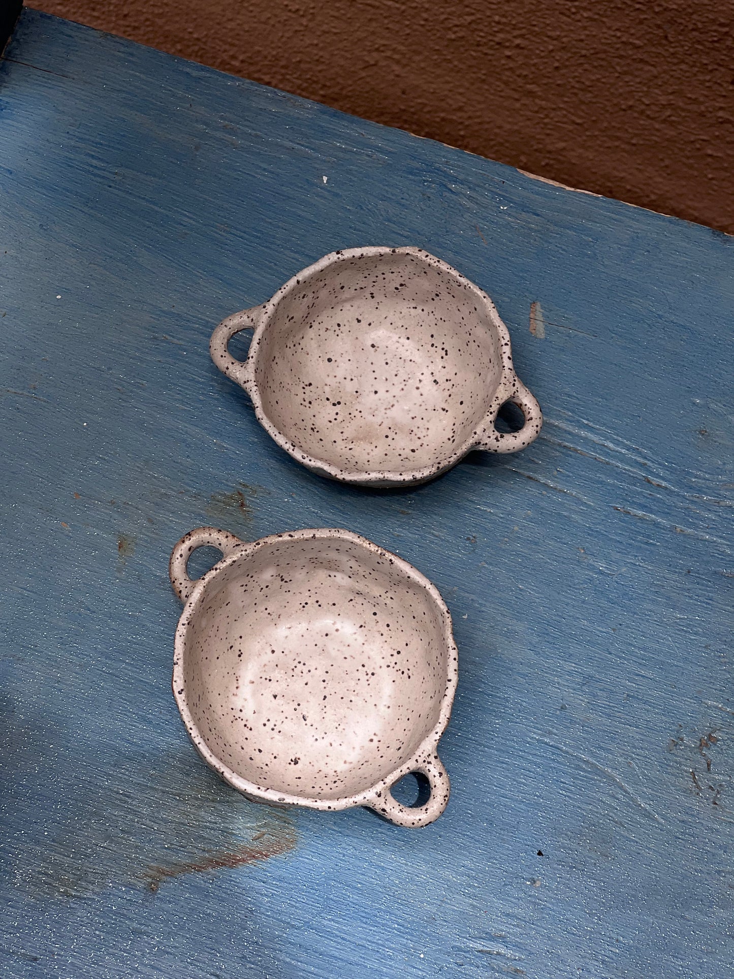 Assorted bowls with handles