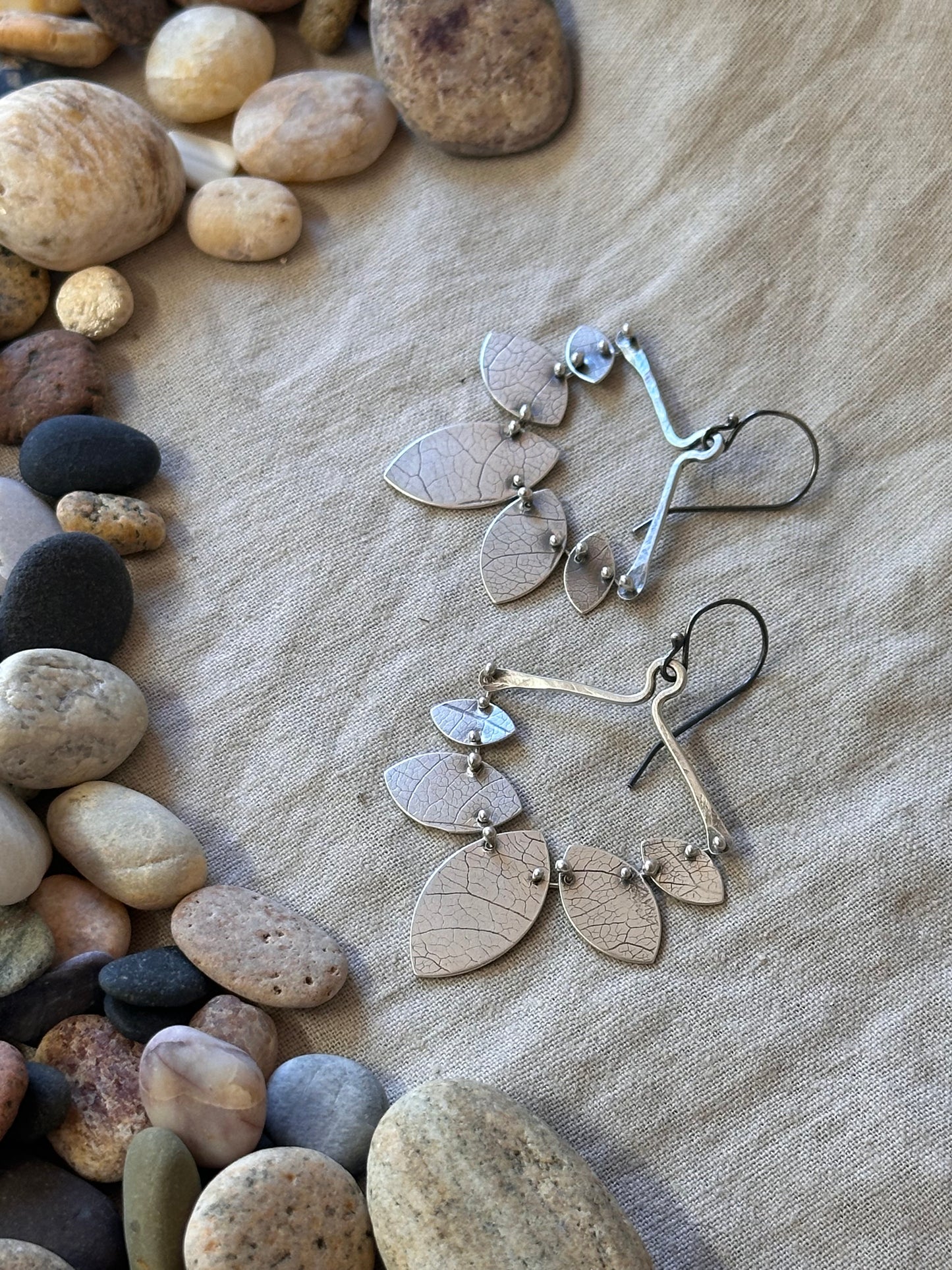 Connected leaves dangle earrings - Sterling Silver
