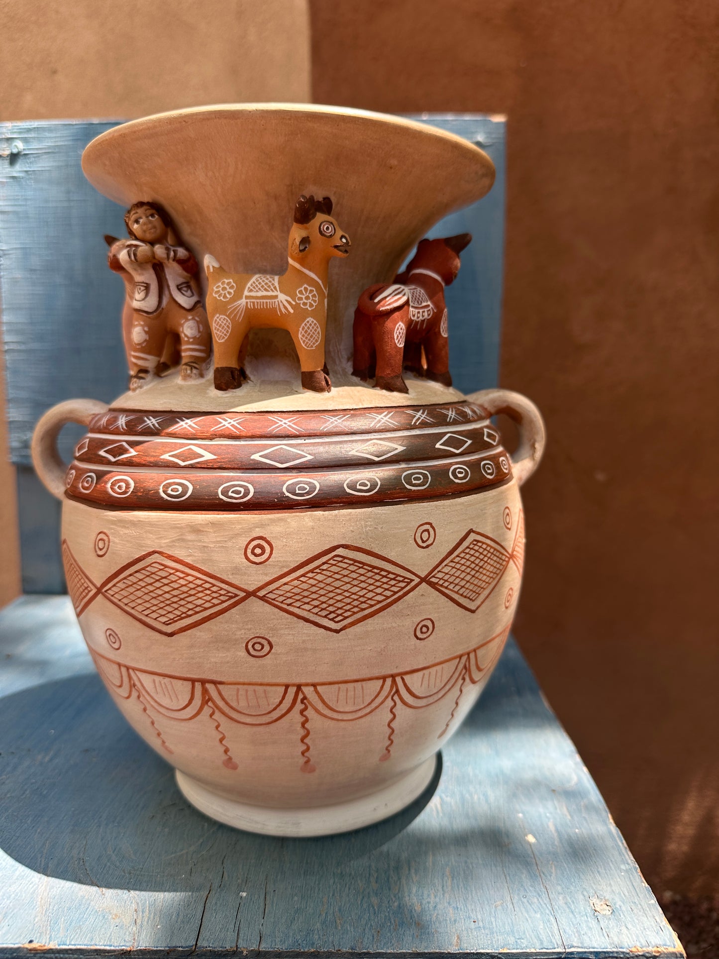 Large Vase - family with animals