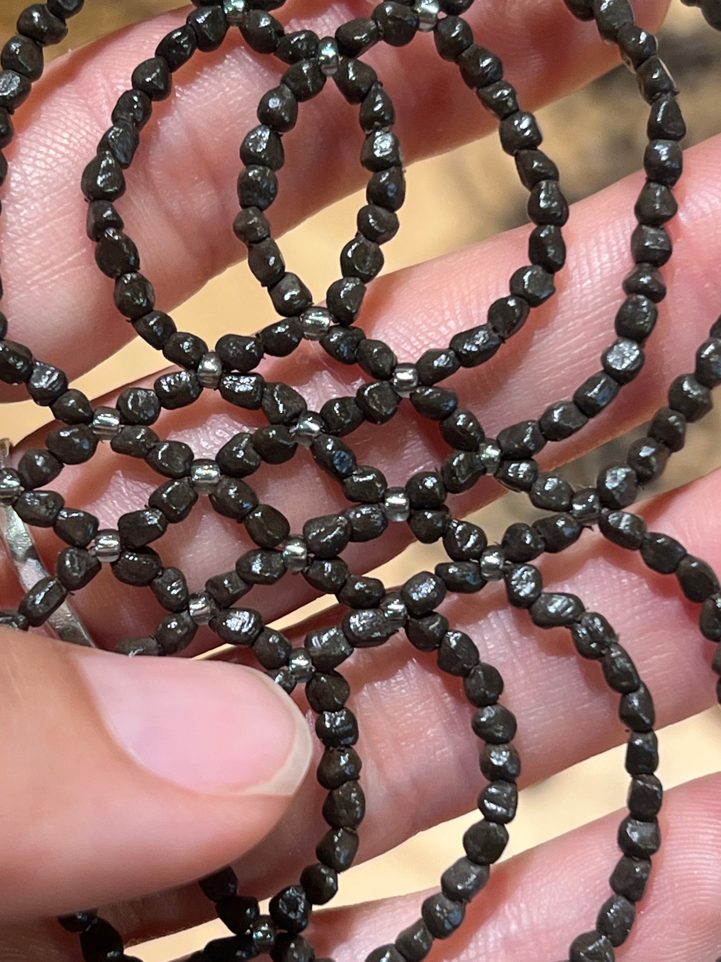 Bracelet Ikish - charcoal ~ Amazonian Seeds