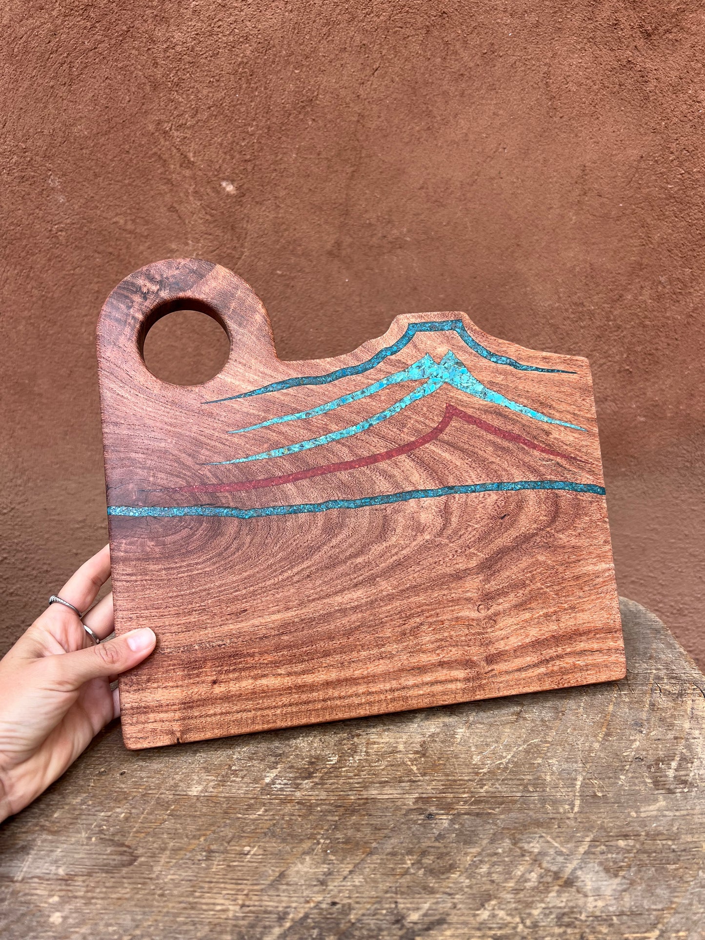 Cutting board with handle