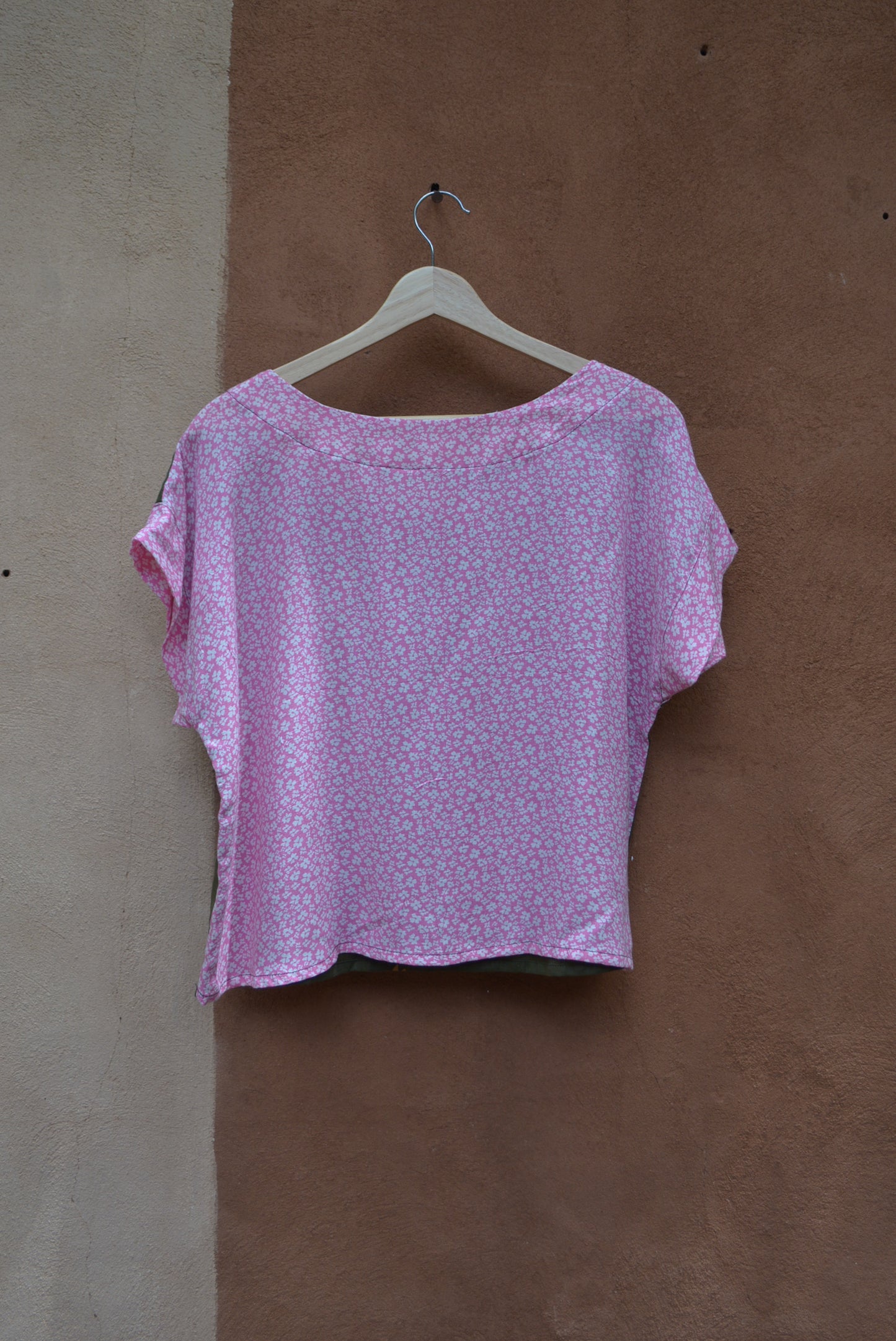 Screenprinted Box Top ~ M ~ 100% Raw cotton blend