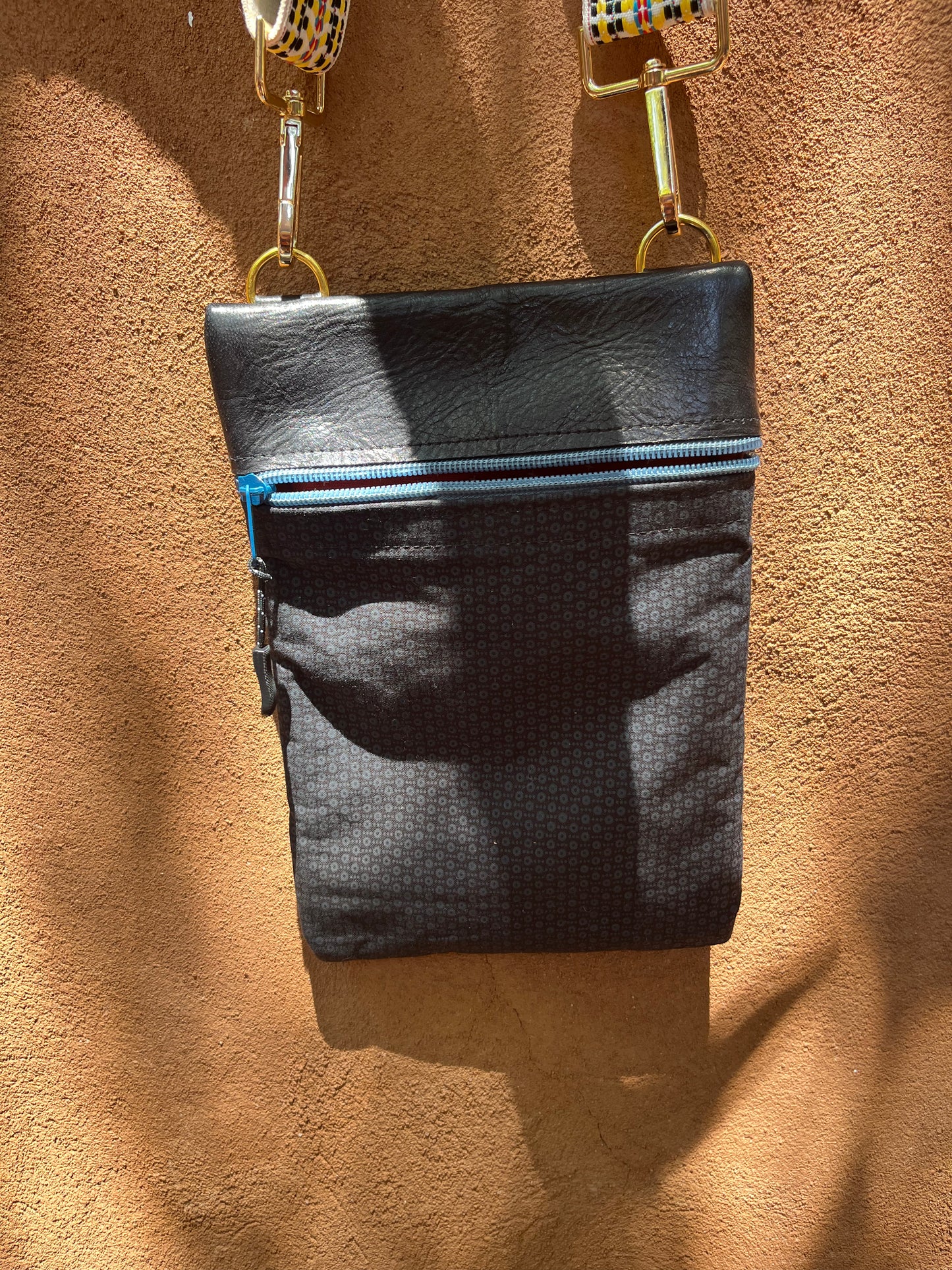 Crossbody Bag - fabric and leather - solid back - front zipper