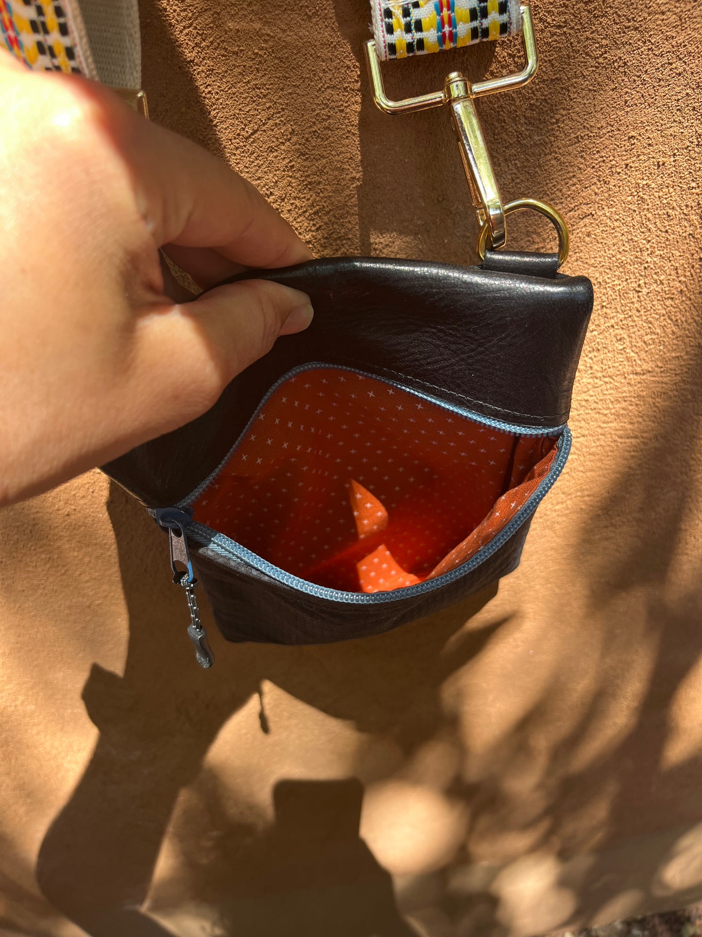 Crossbody Bag - fabric and leather - solid back - front zipper