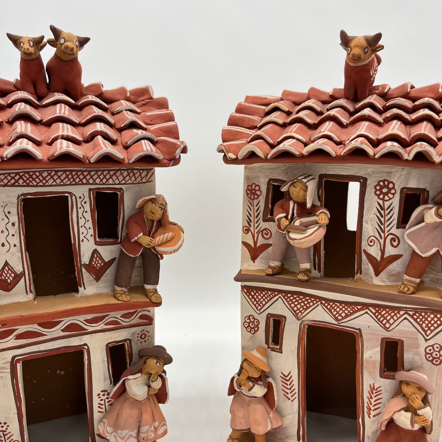 Musician houses - Bulls on roof