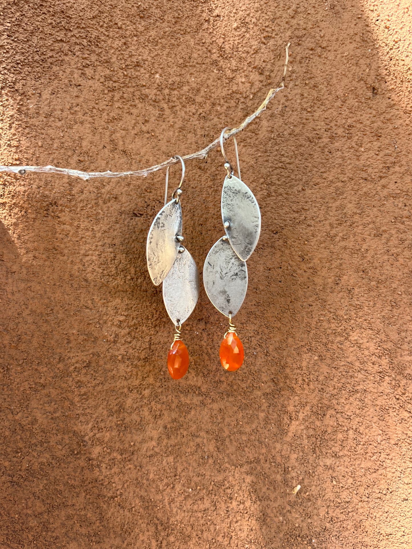 Leaves Connected dangle earrings - Sterling Silver and Carnelian