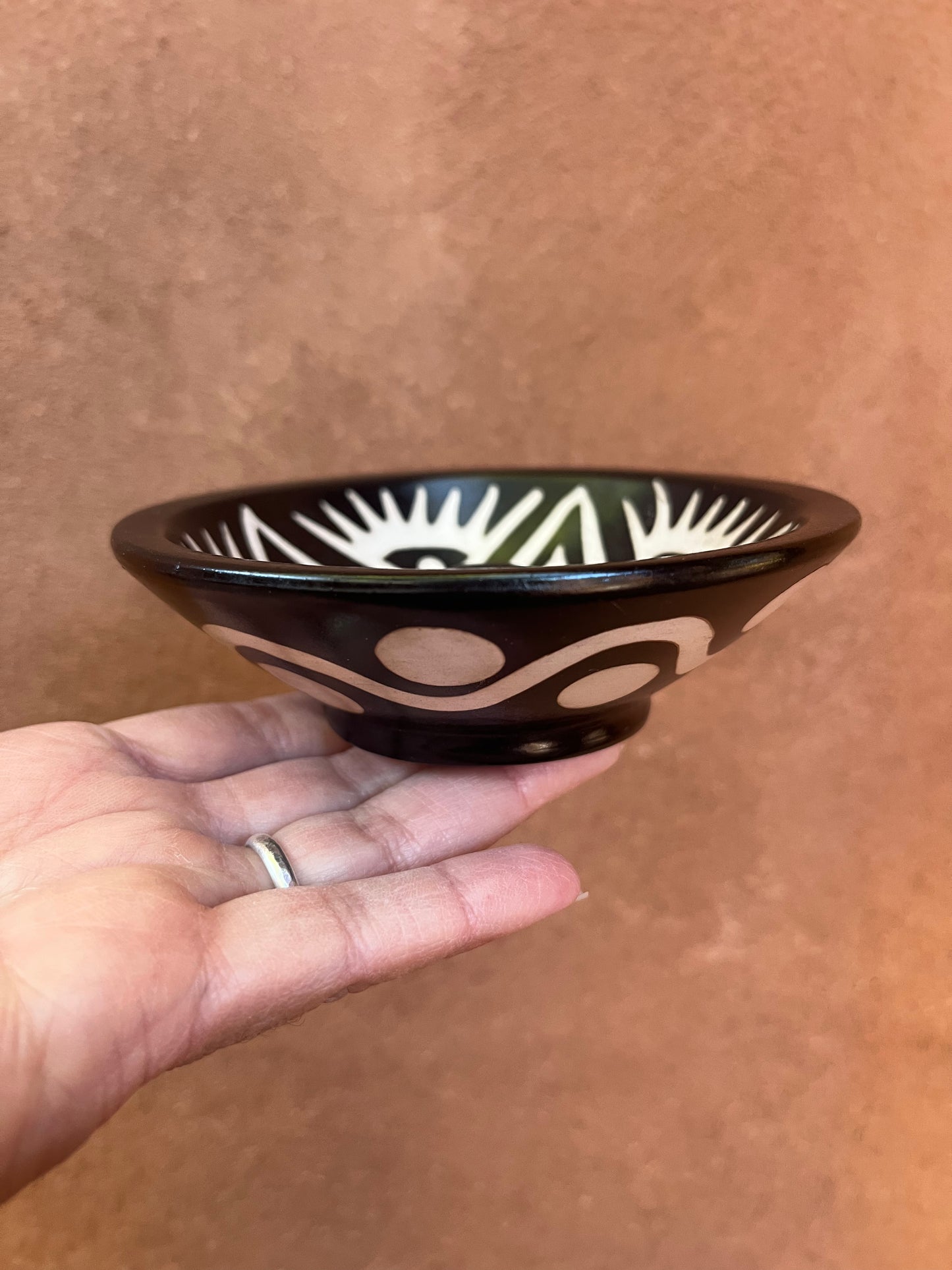 Chulucanas Ceramic Incense Holder ~ Modelo Clasico ~ Black & white