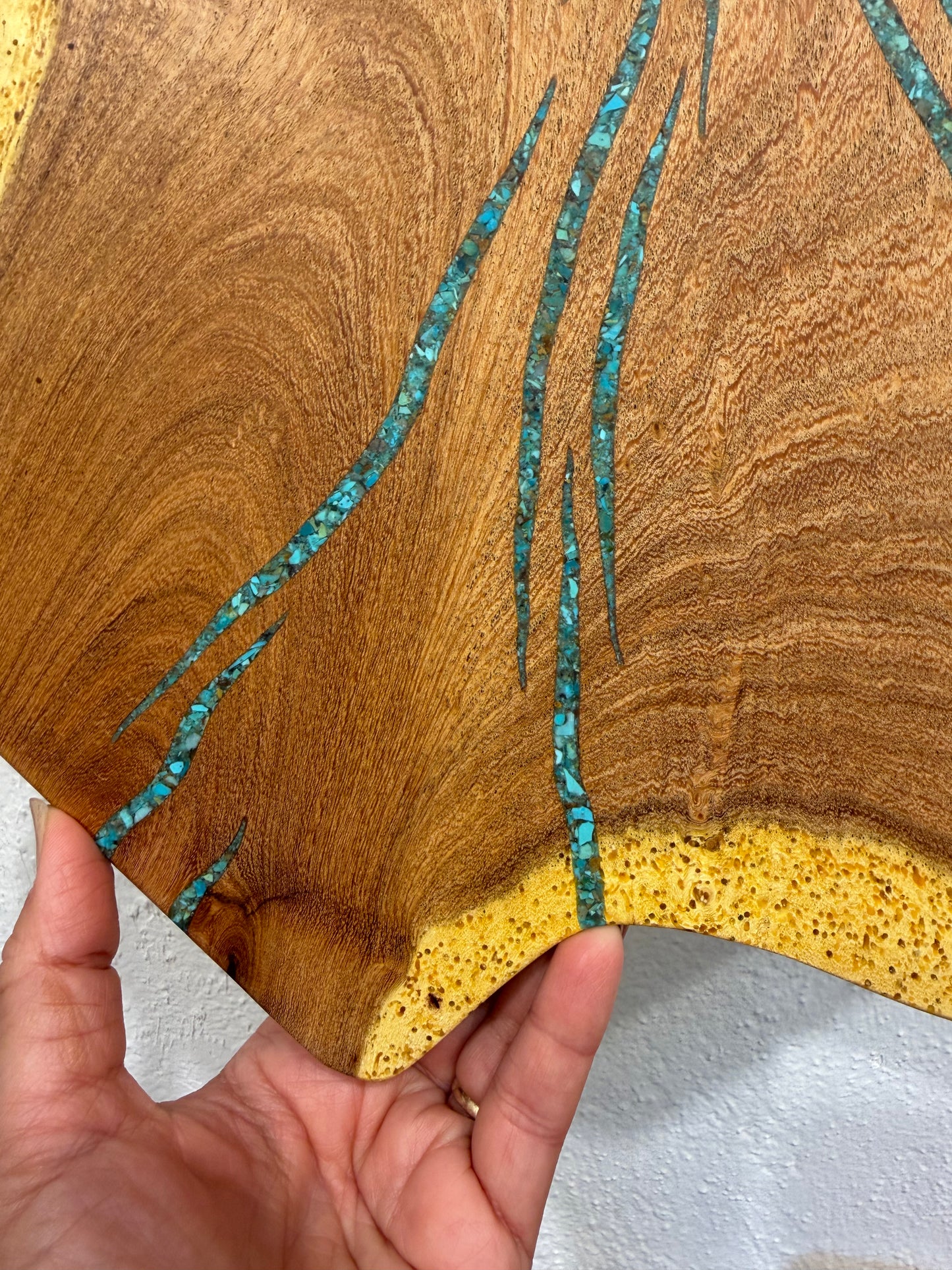 Cutting board with handle