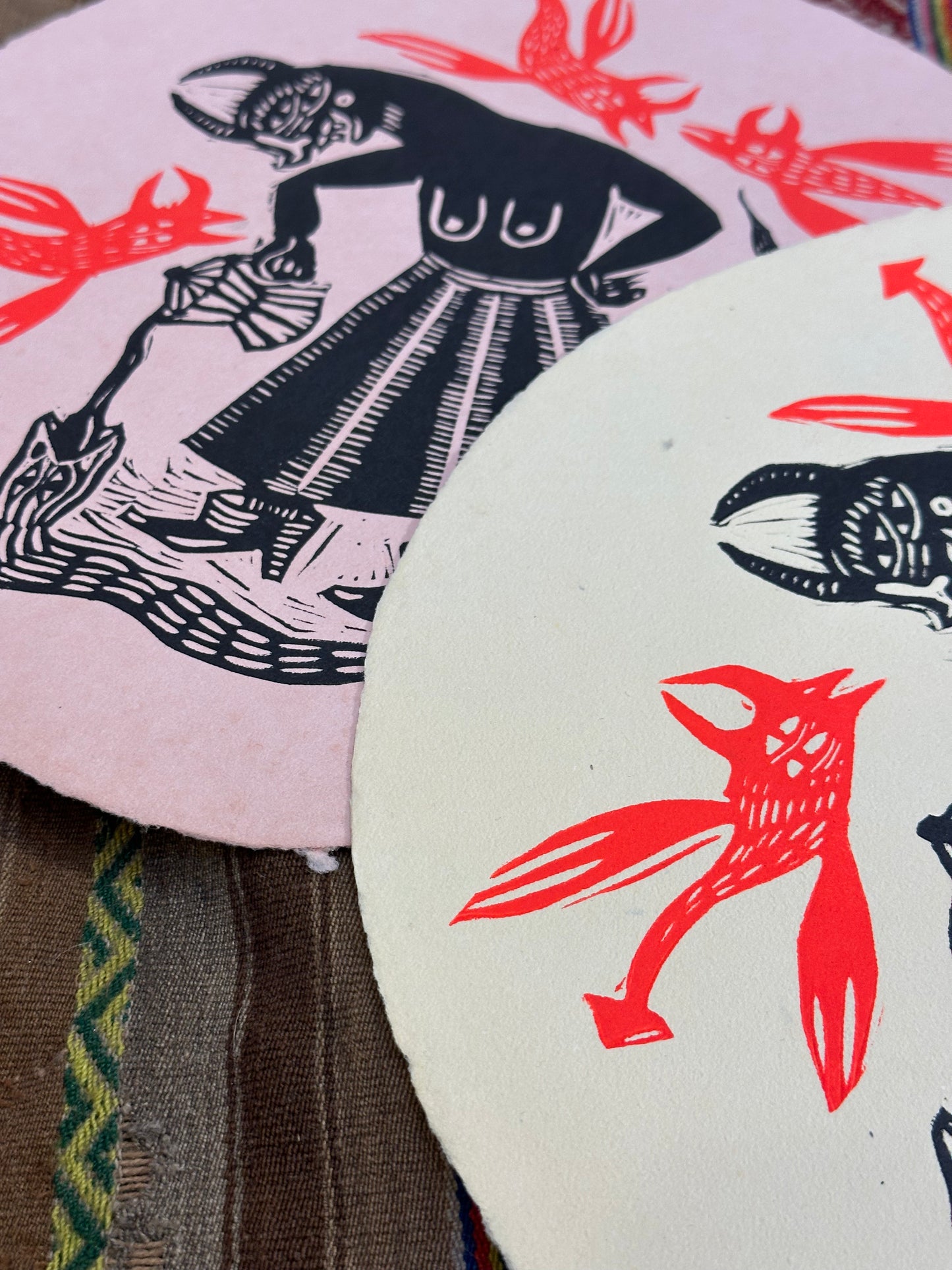 Cafe de la Manana - Linocut Round Print