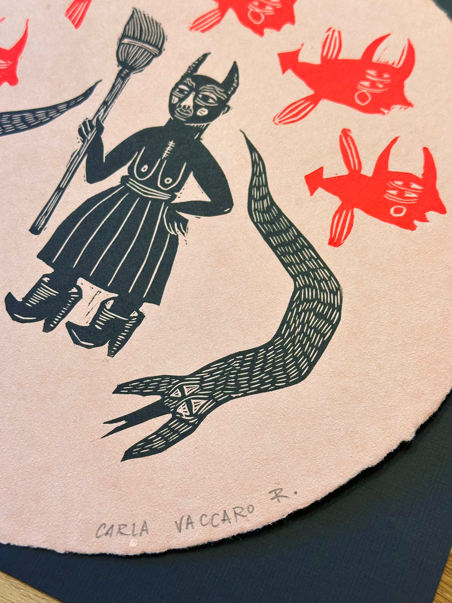 El Aseo - Linocut Round Print