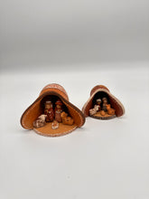 Load image into Gallery viewer, Nativities inside “chuyo” - small &amp; medium
