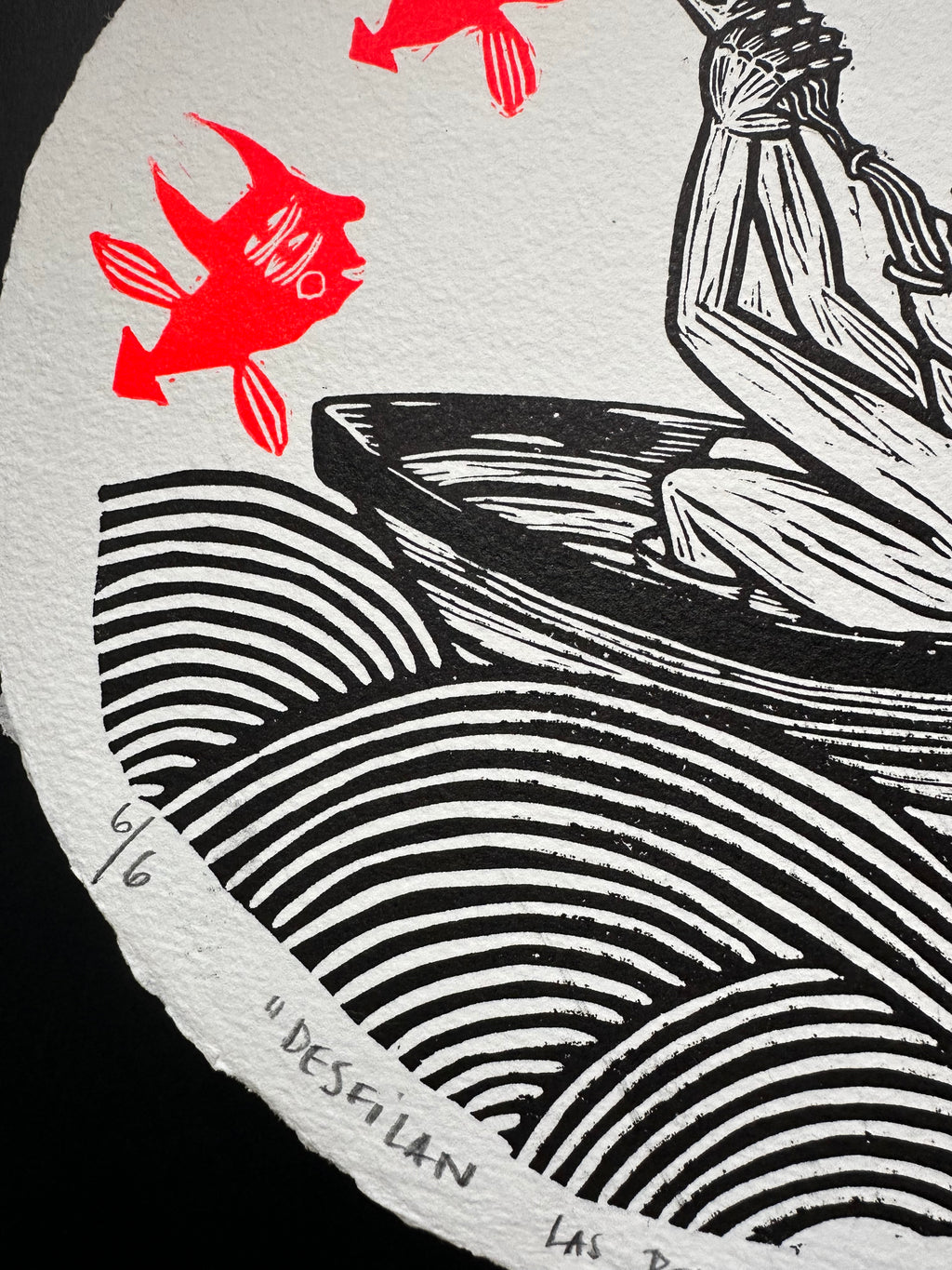 Desfilan Las Penas Guardadas- Linocut Round Print