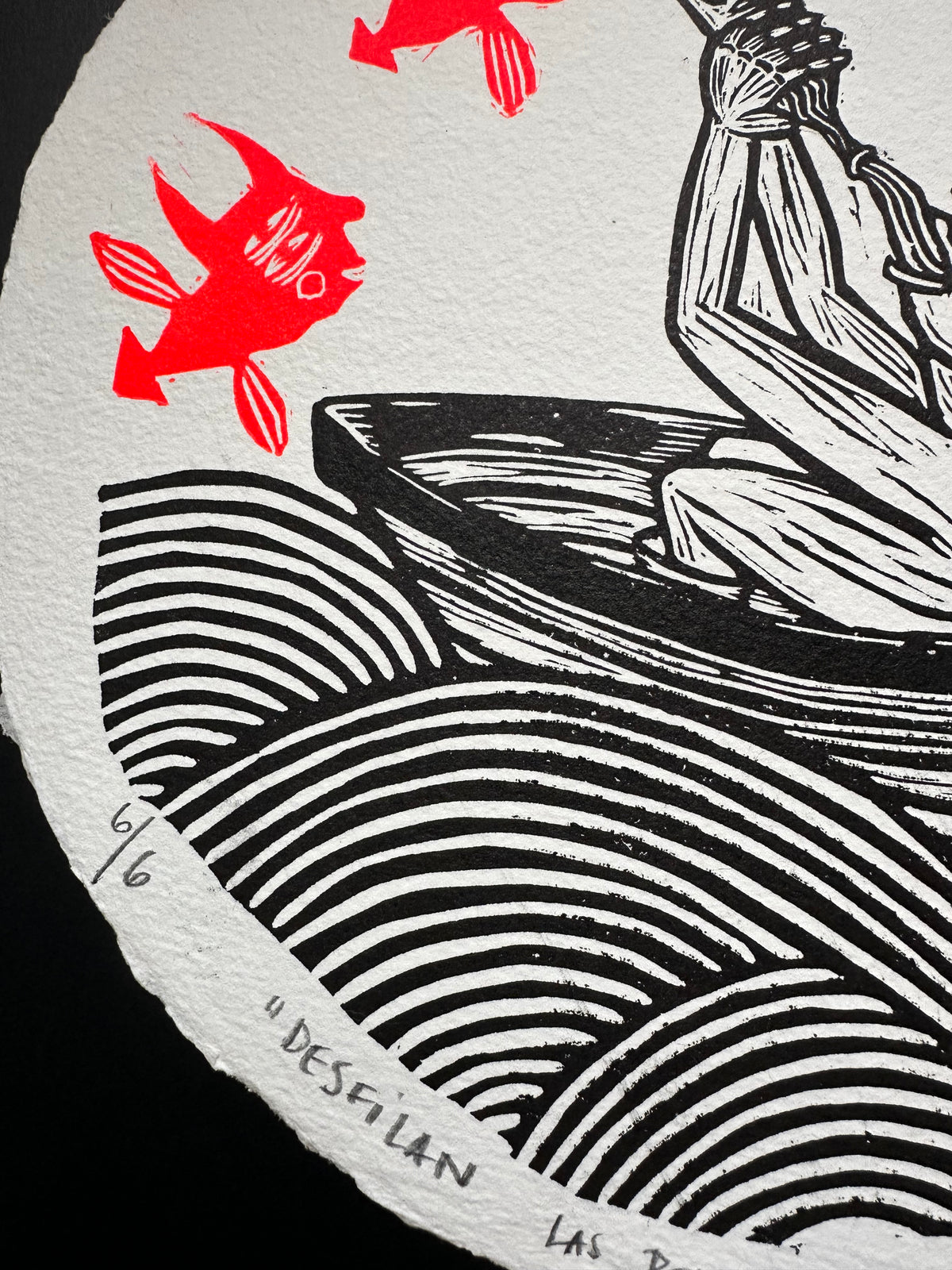 Desfilan Las Penas Guardadas- Linocut Round Print