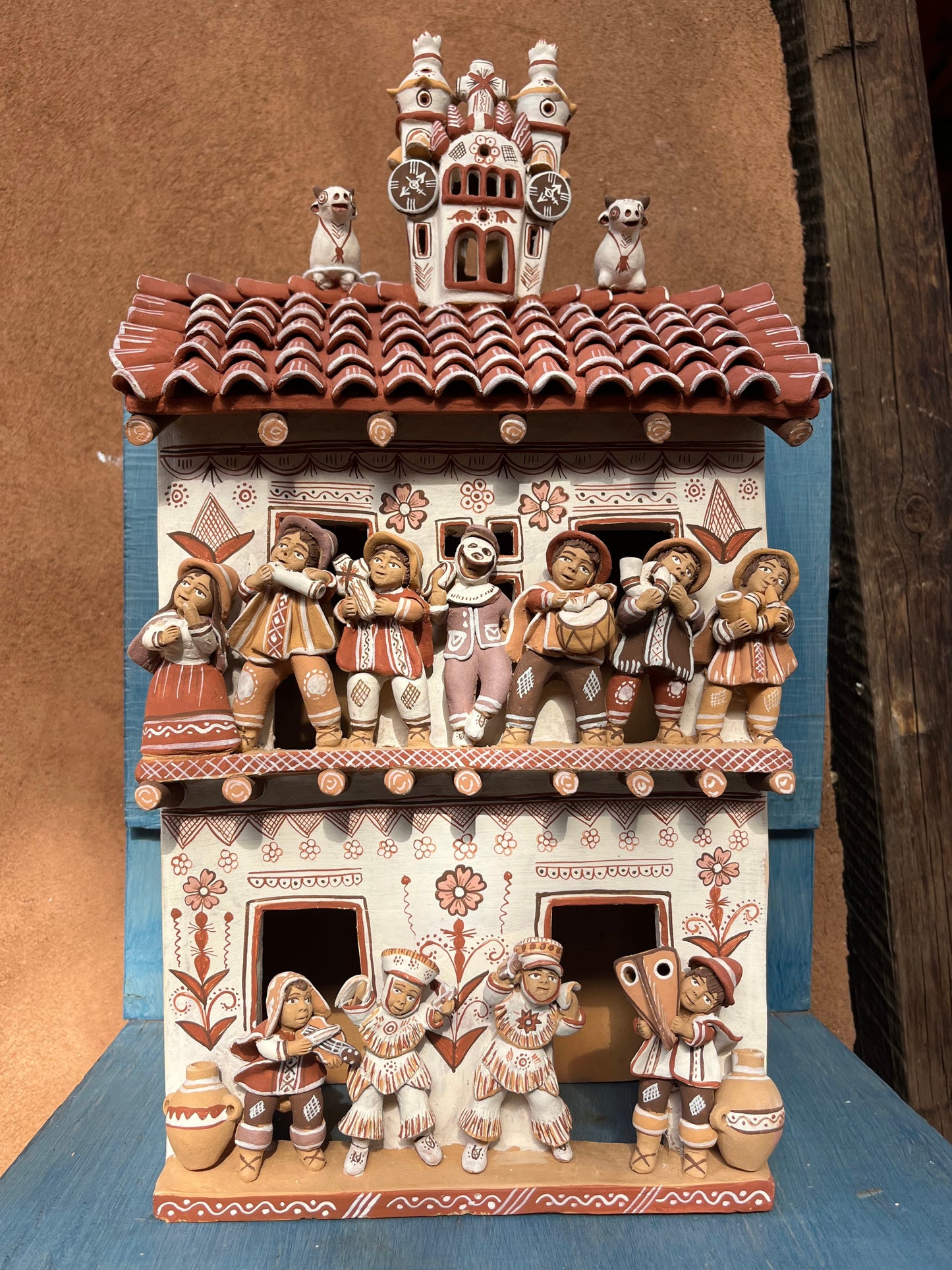 House with Balcony - Large