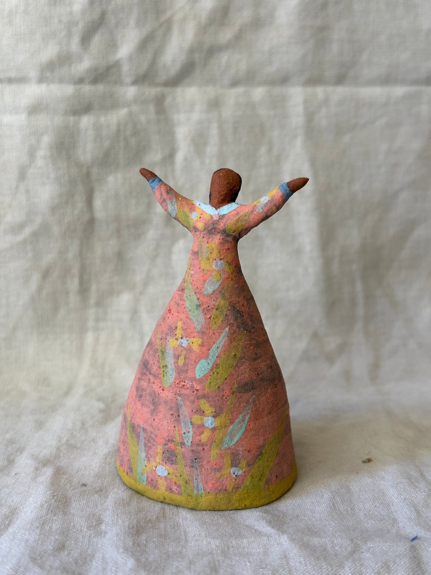 Dancer bell - Pink dress open arms