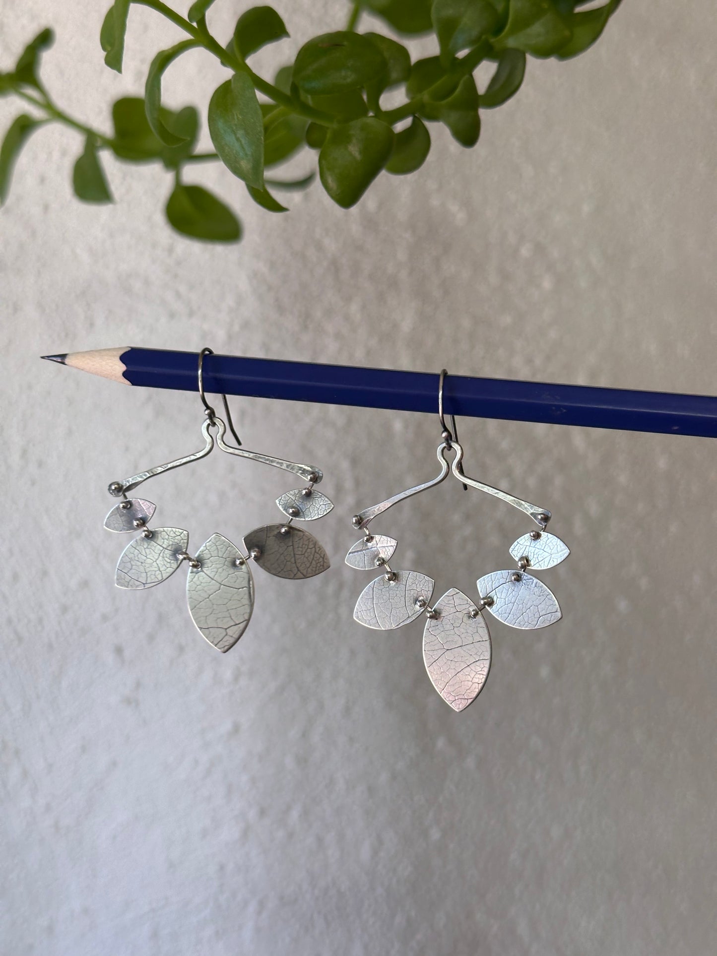 Connected leaves dangle earrings - Sterling Silver