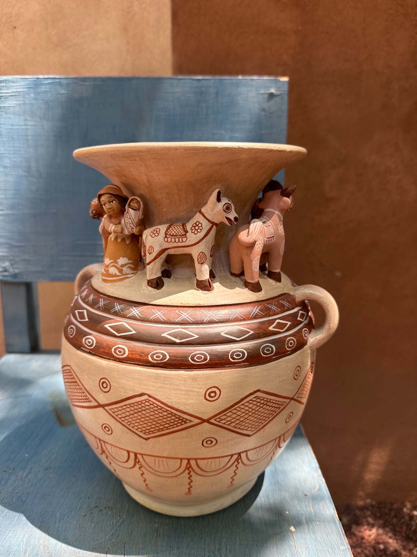 Large Vase - family with animals