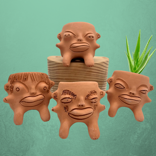 Medium Terracota face planter sitting - Maicito