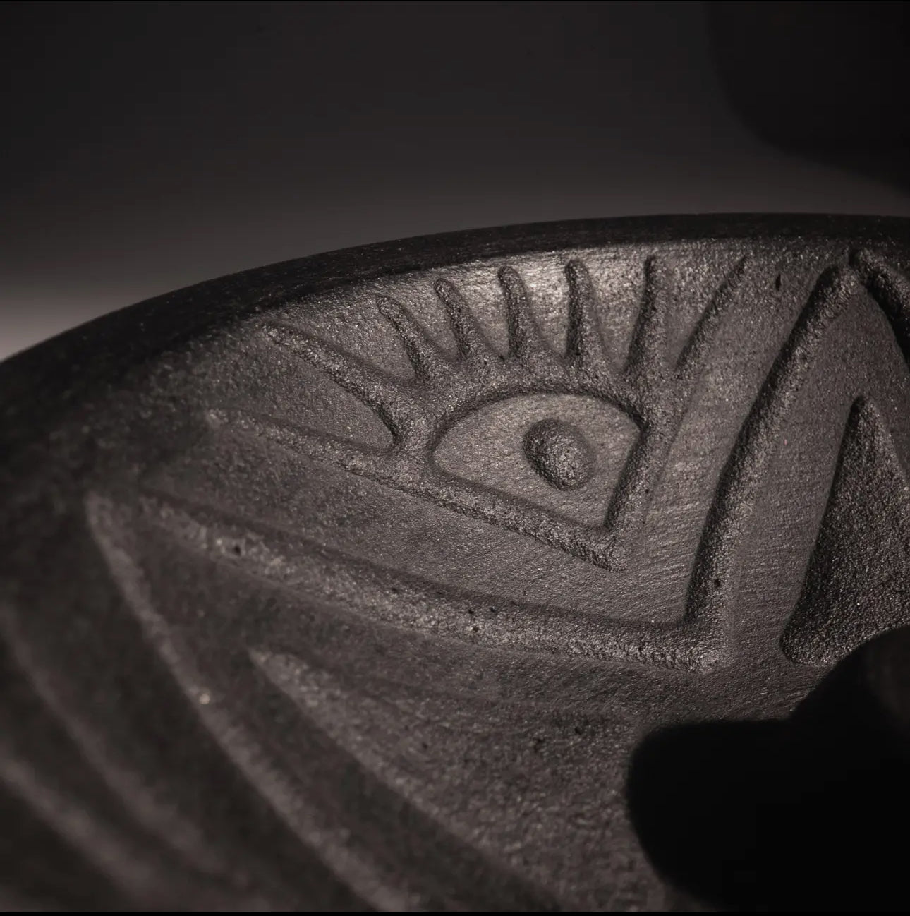 Chulucanas Ceramic Incense Holder ~ black matte flower