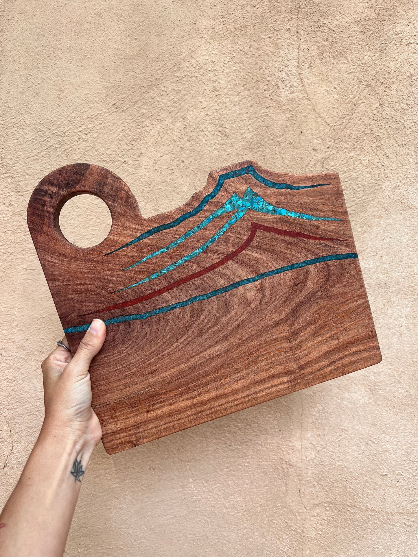 Cutting board with handle
