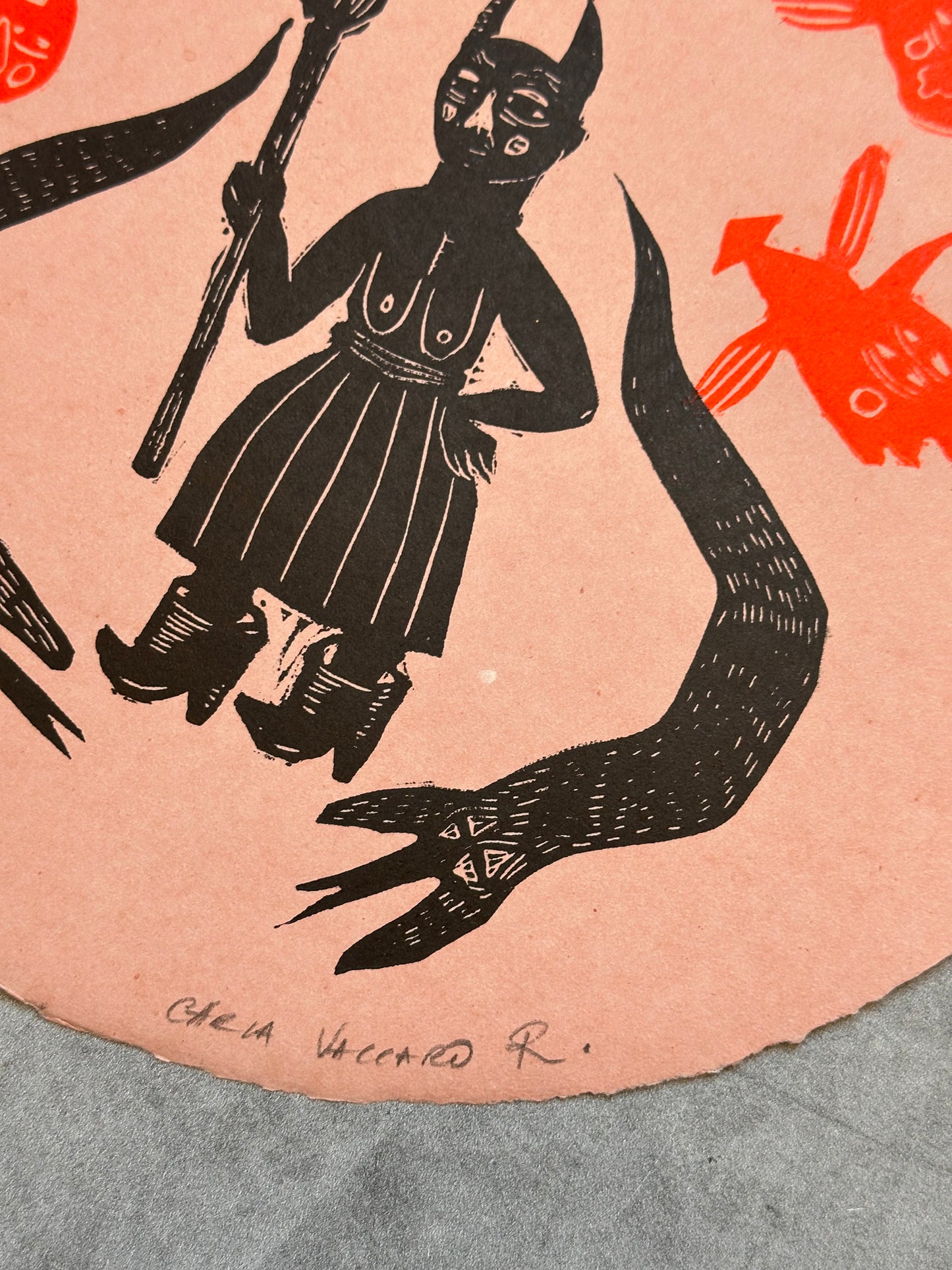 El Aseo - Linocut Round Print