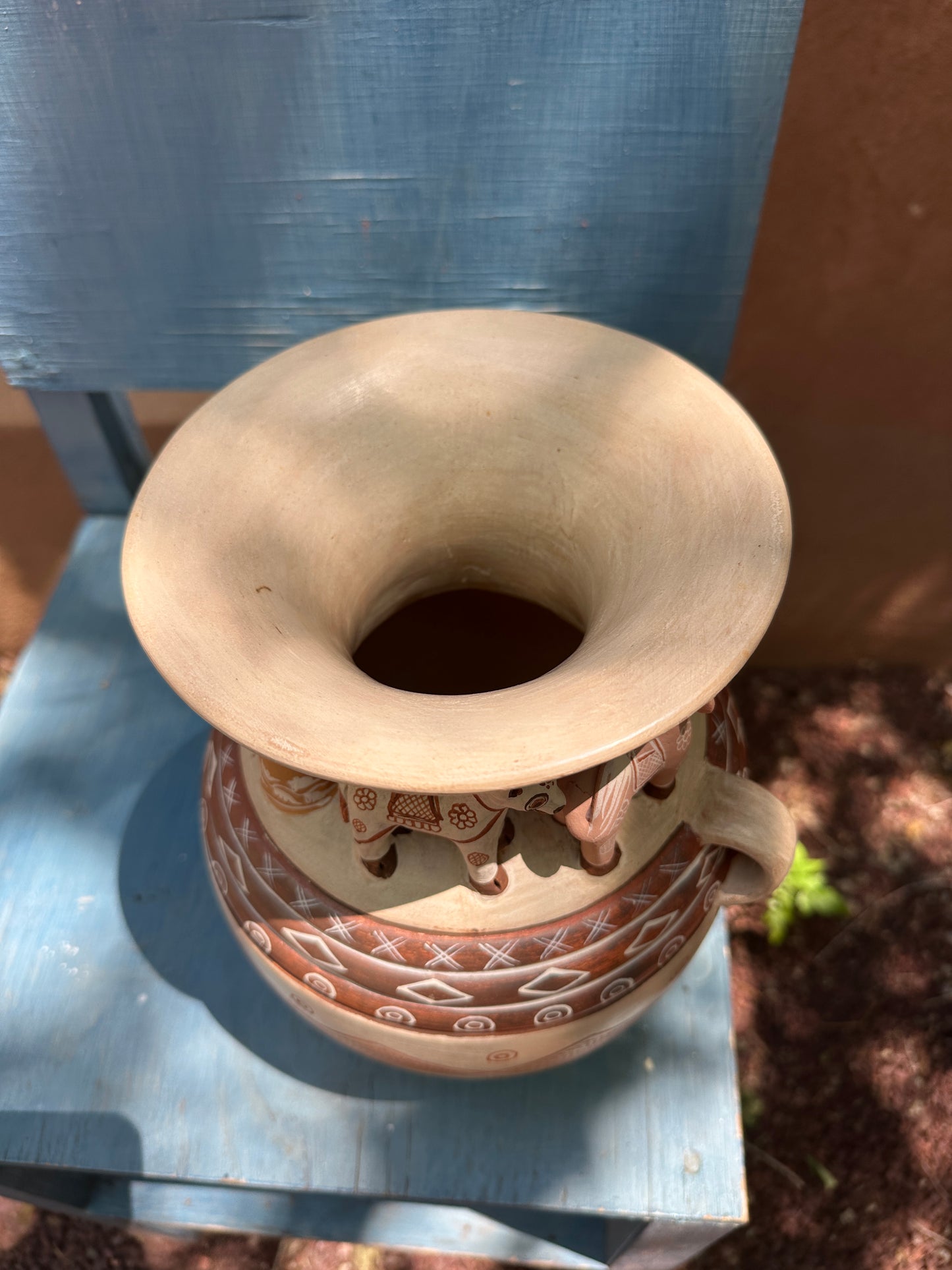 Large Vase - family with animals