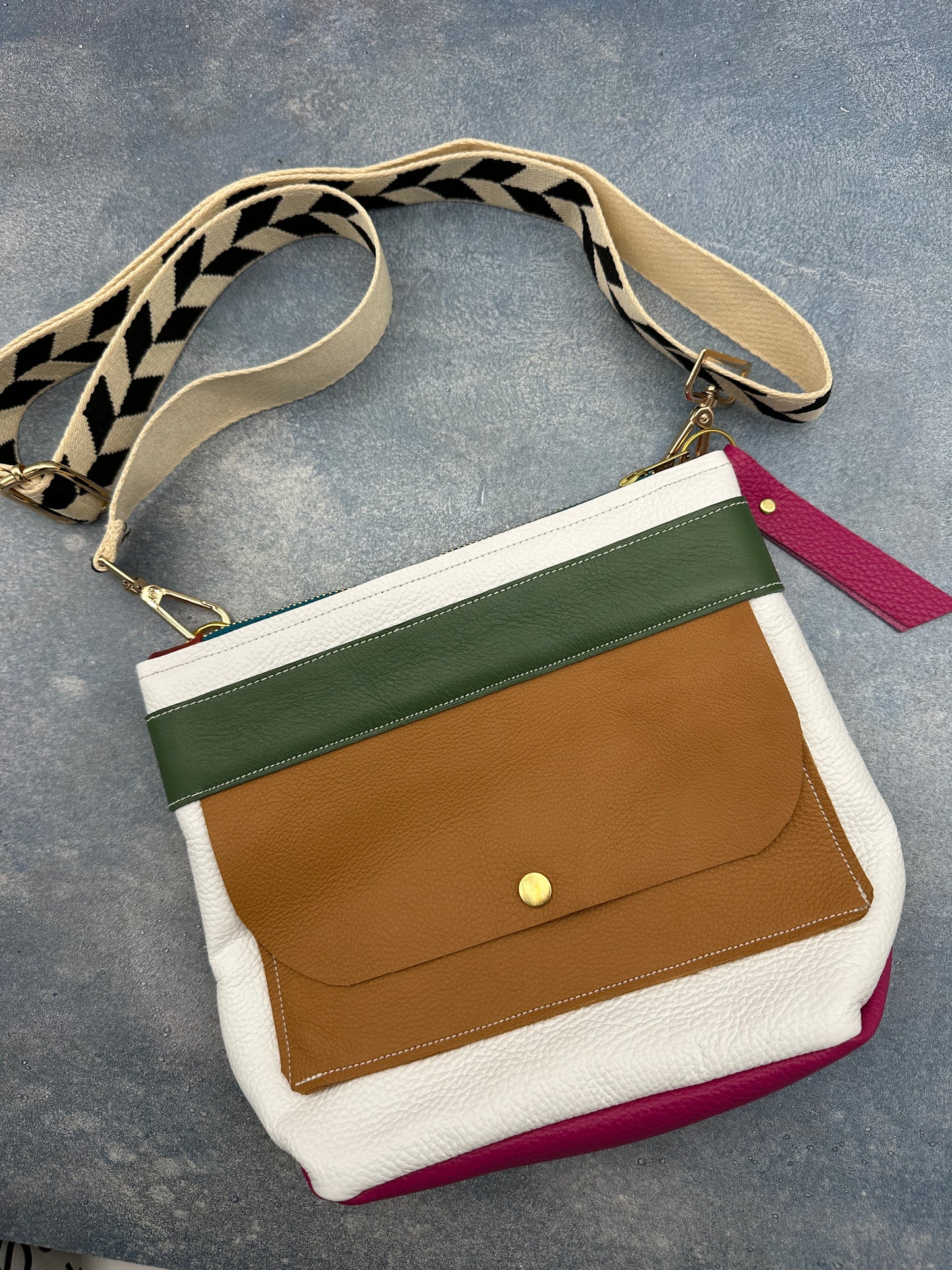 Medium Crossbody Bag brown & white with front pocket