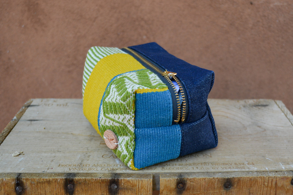 Small cosmetics pouch ~ Patacancha