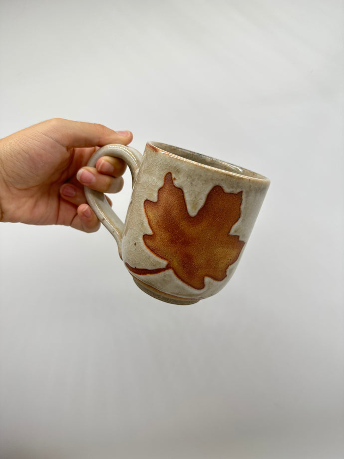 Leaf rounded Mugs