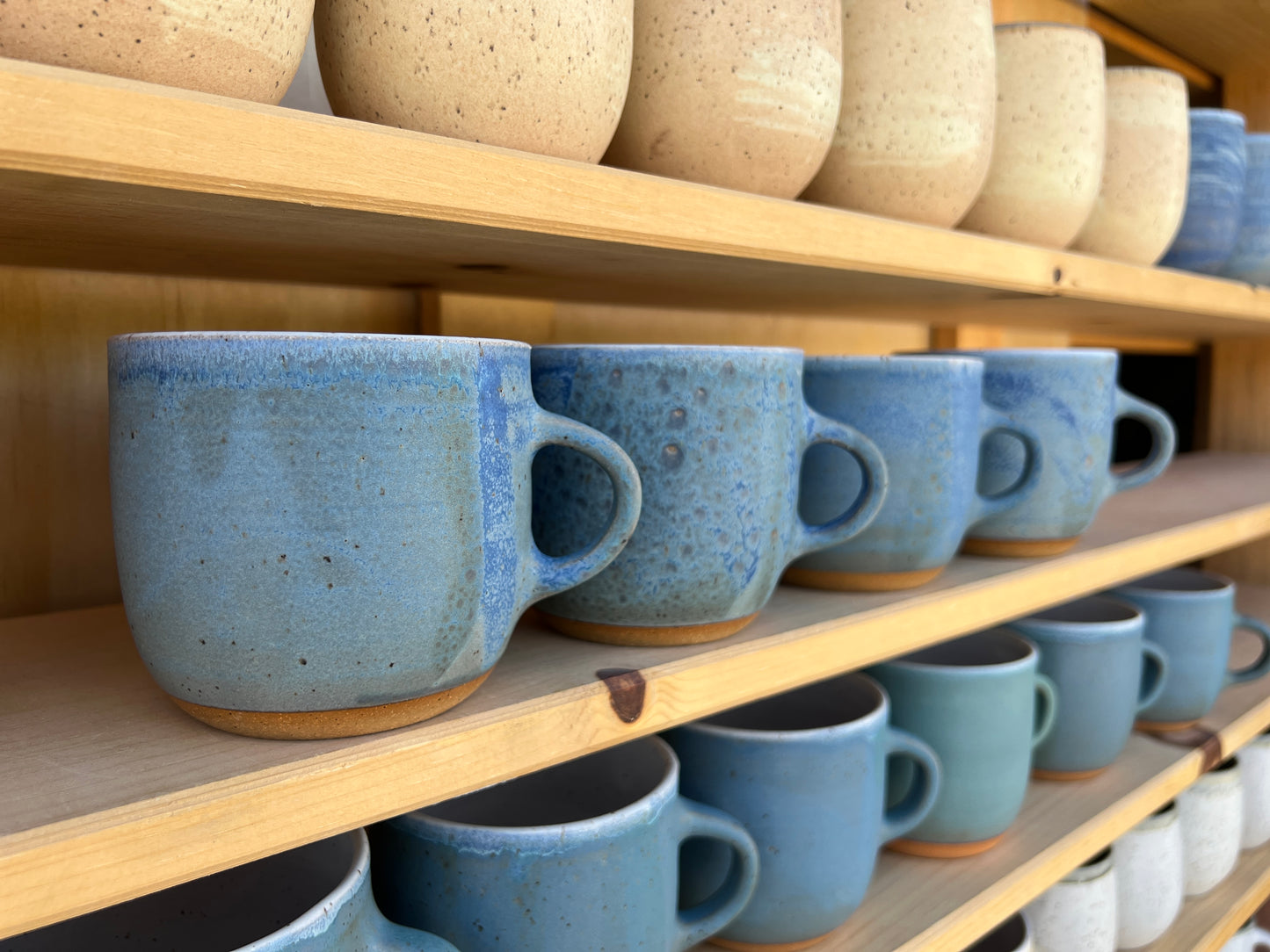 Mug ~ texture blue matte + white satin interior