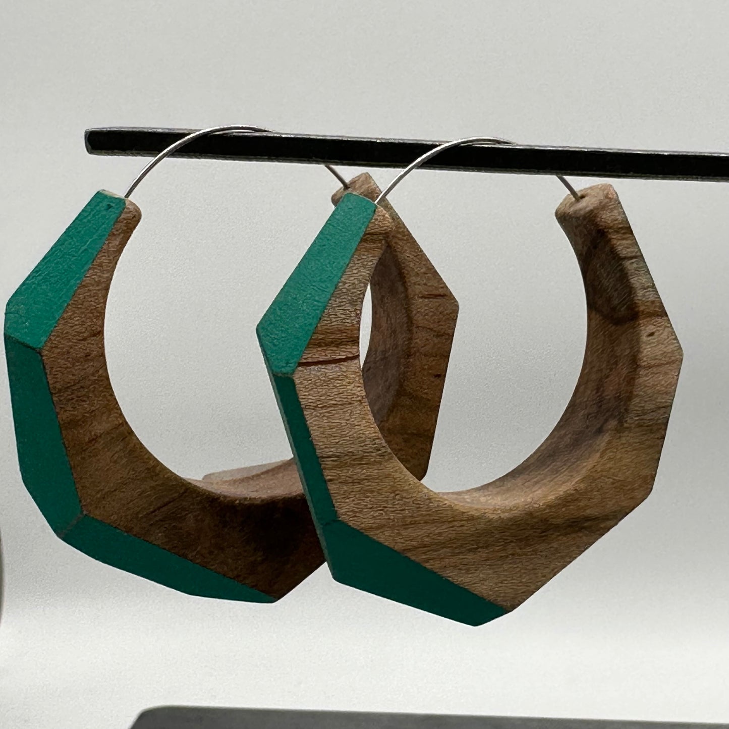 Faceted Hoops