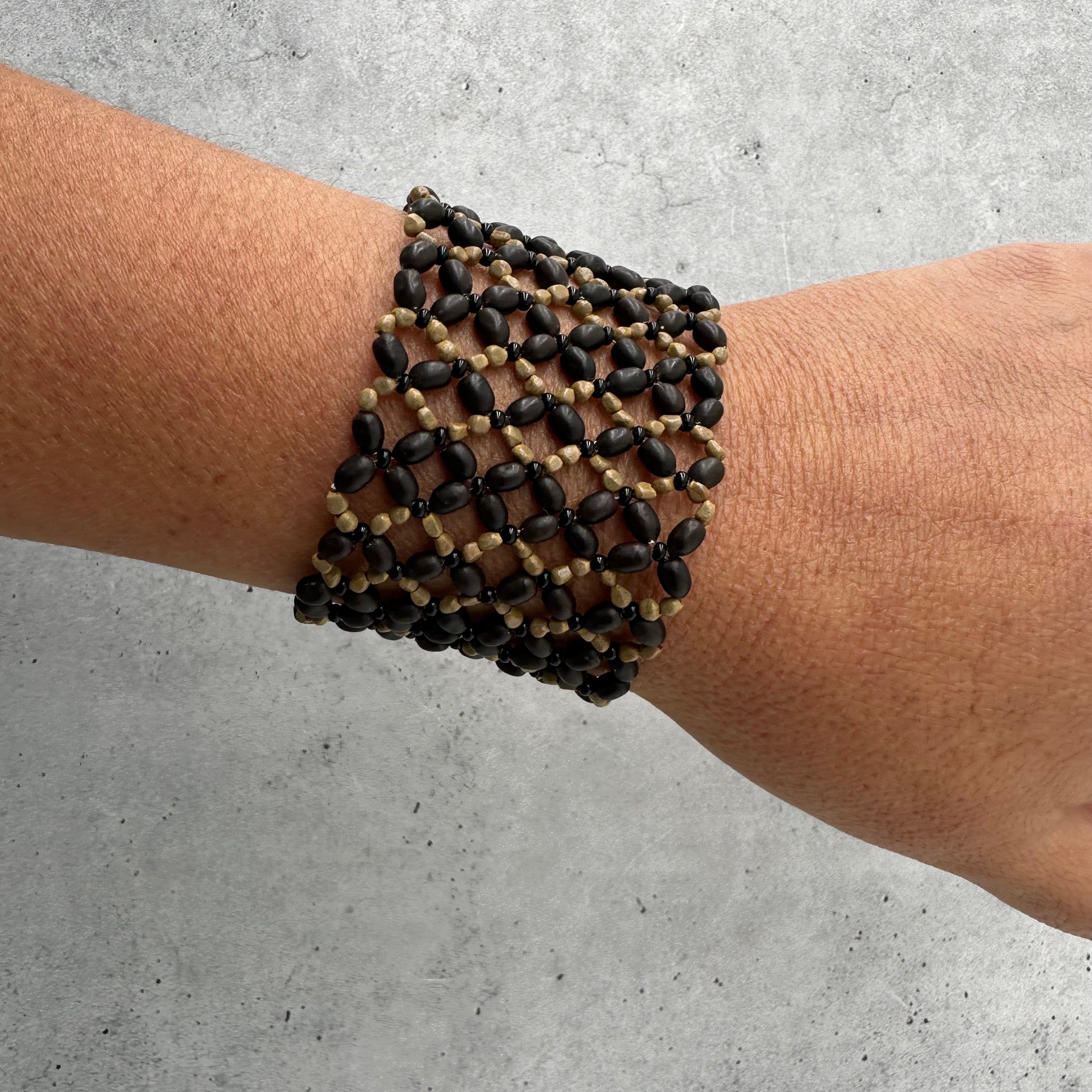 Bracelet “Flor” - black and sand