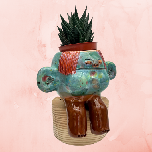 “Tomate” ~ Terracota face planter sitting - Glazed