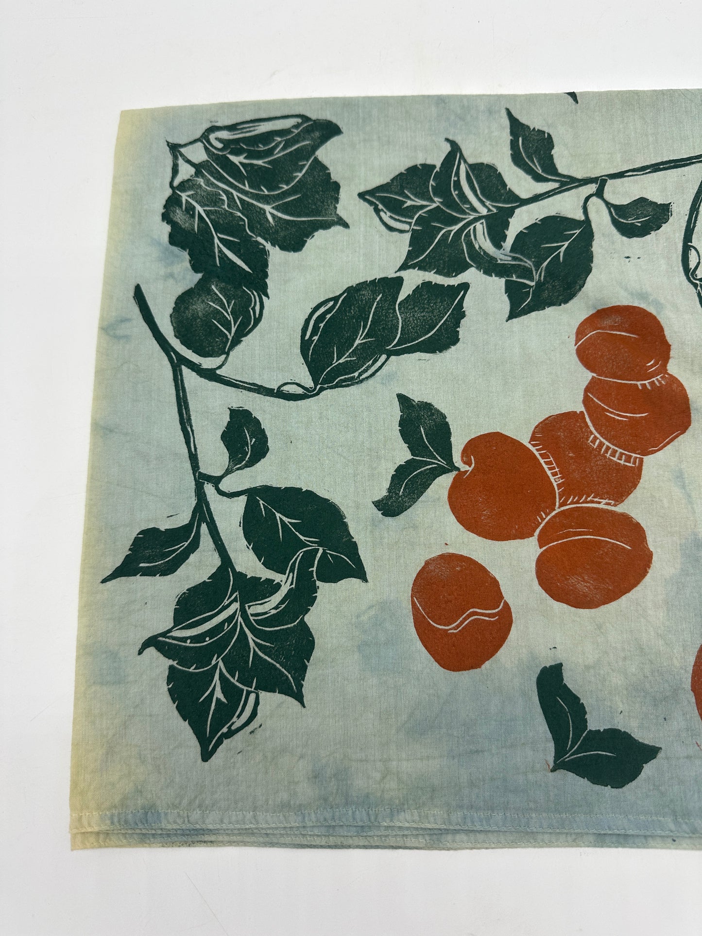Hand-dyed bandana green - peaches