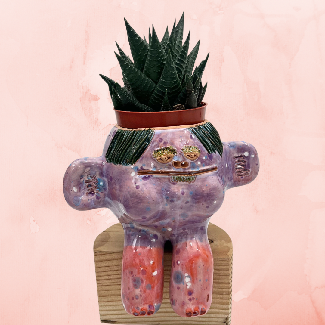 “Tomate” ~ Terracota face planter sitting - Glazed