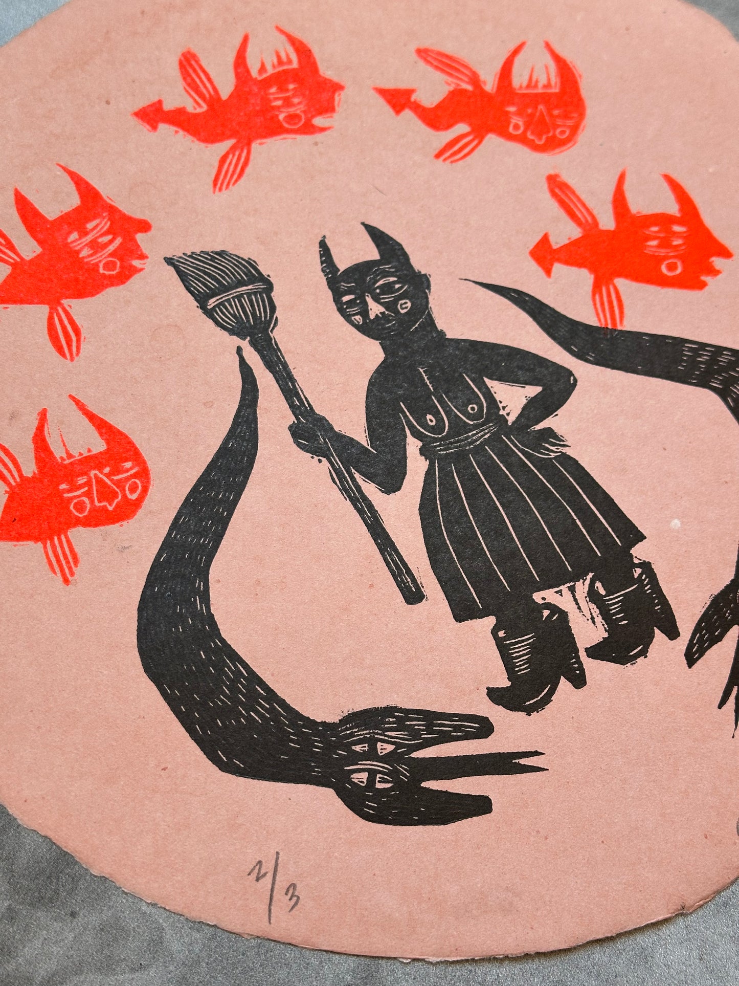 El Aseo - Linocut Round Print