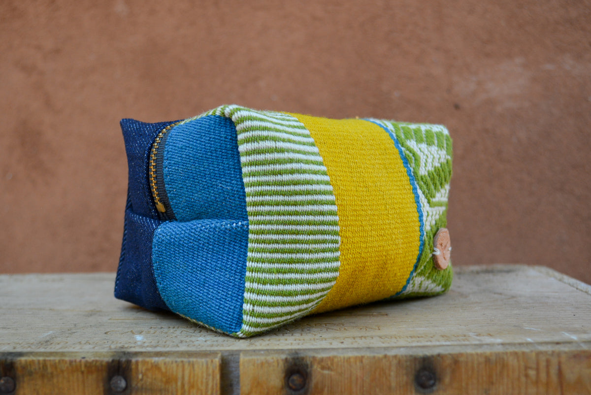 Small cosmetics pouch ~ Patacancha