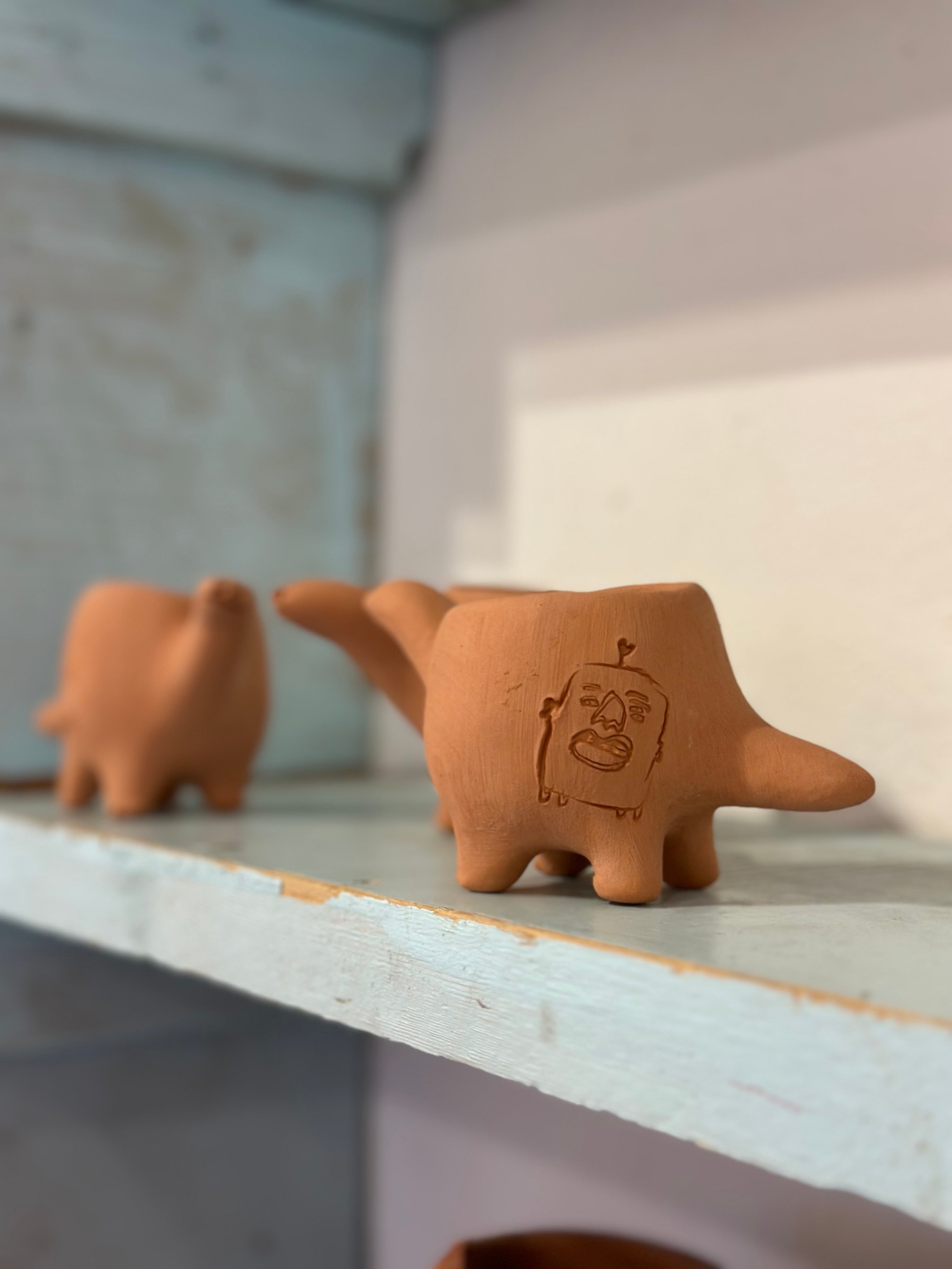 Cuellito ~ dinosaur planter with legs