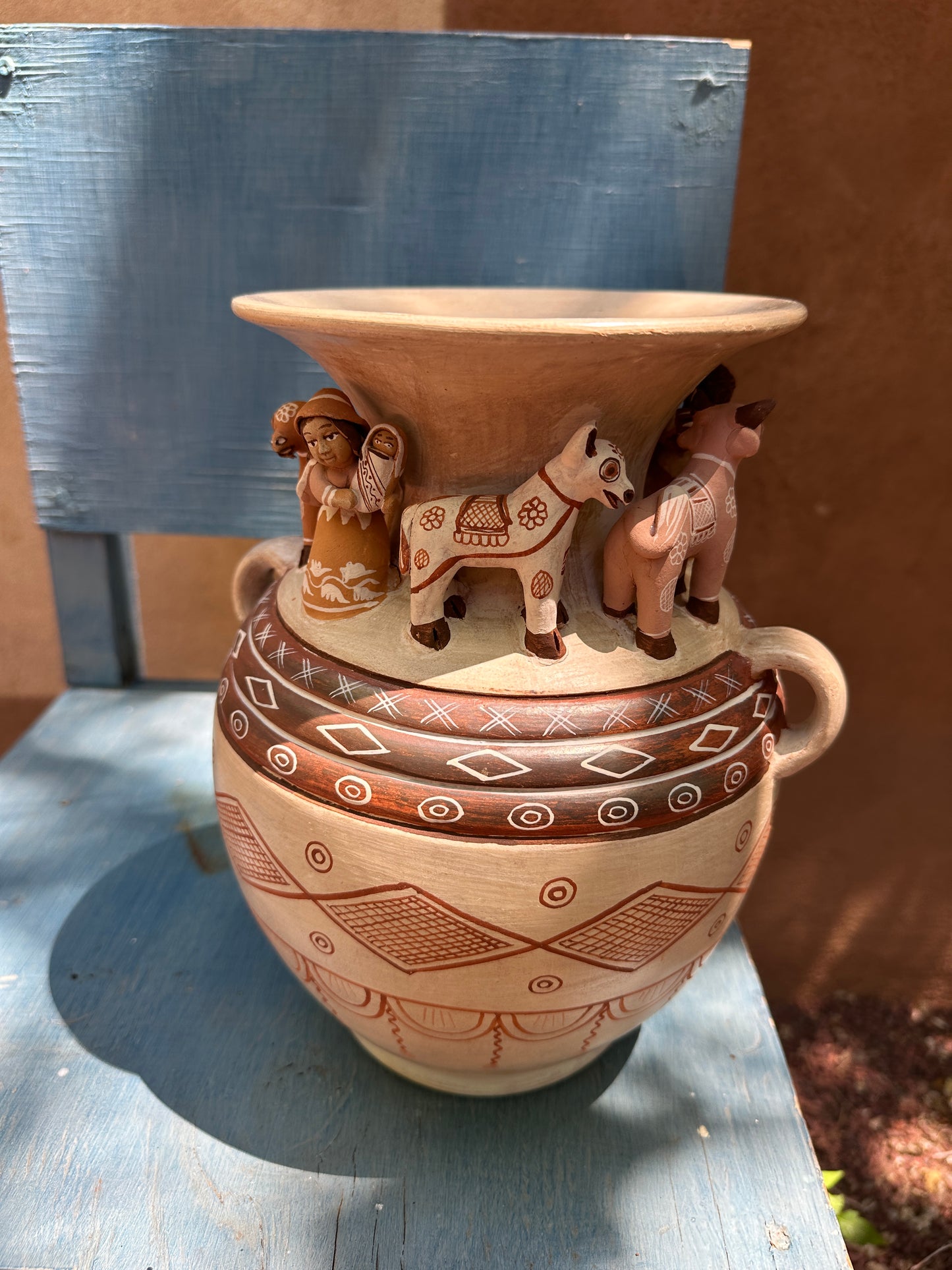 Large Vase - family with animals