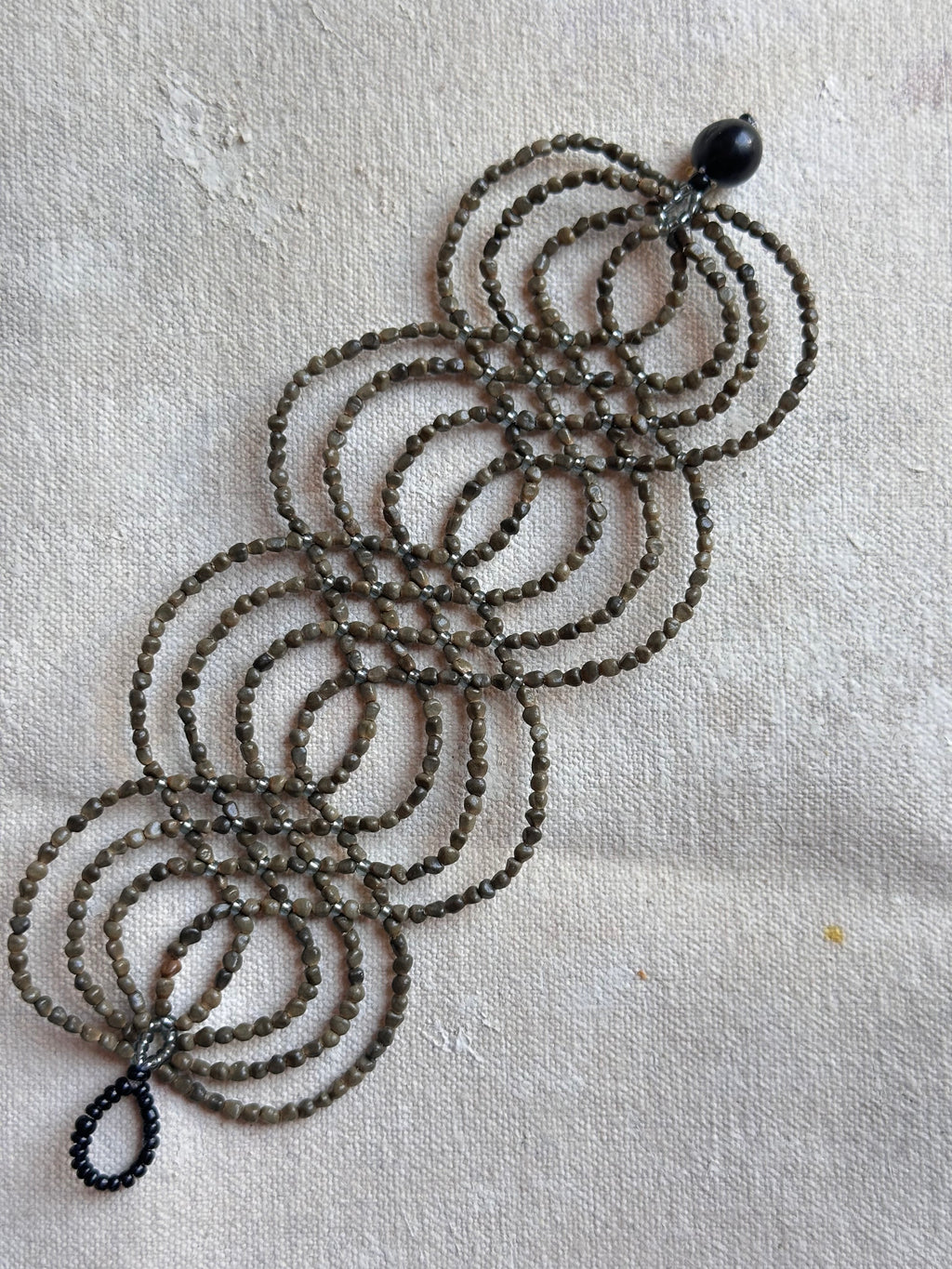 Bracelet Ikish - gray ~ Amazonian Seeds