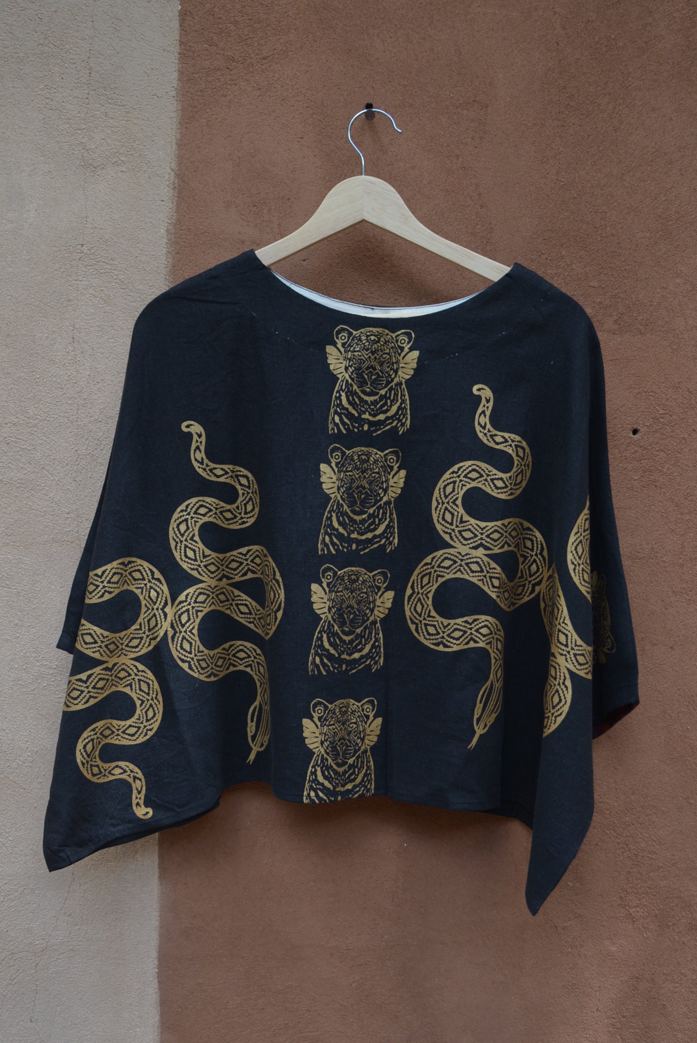 Screenprinted Drapped Top ~ M ~ 100% Raw cotton blend