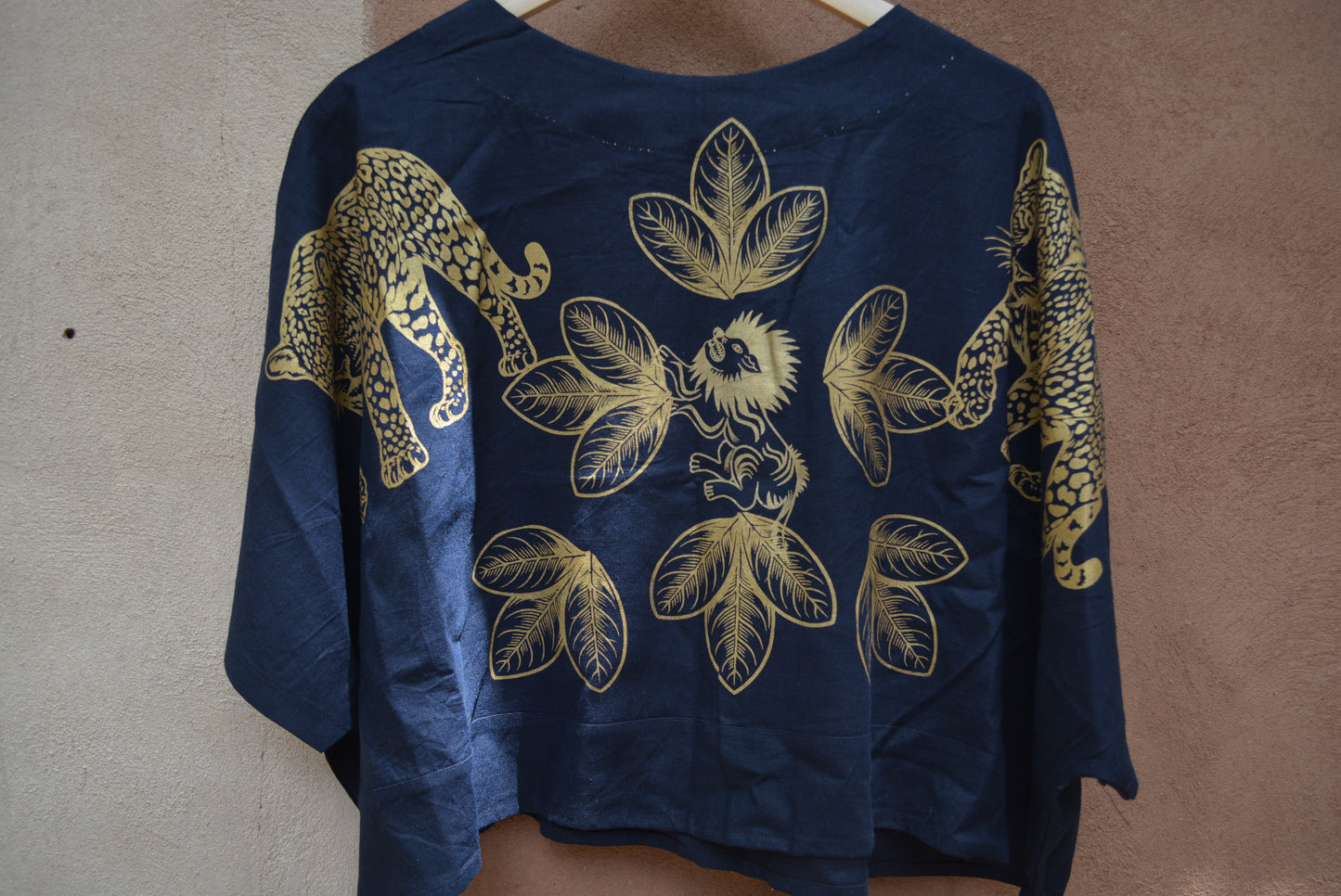 Screenprinted Drapped Top ~ M ~ 100% Raw cotton blend