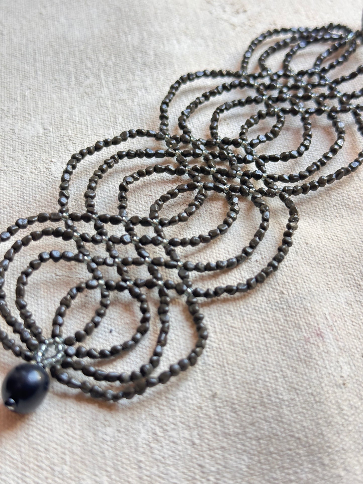 Bracelet Ikish - charcoal ~ Amazonian Seeds