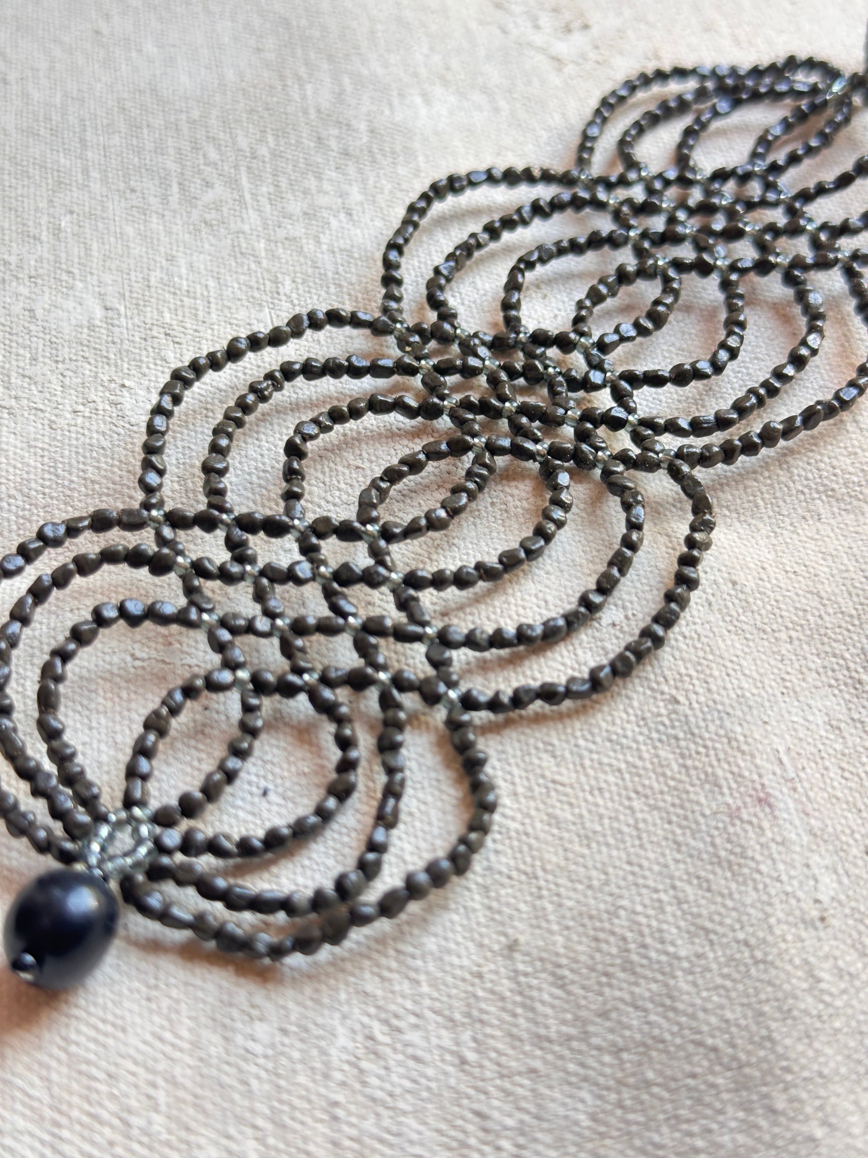 Bracelet Ikish - charcoal ~ Amazonian Seeds