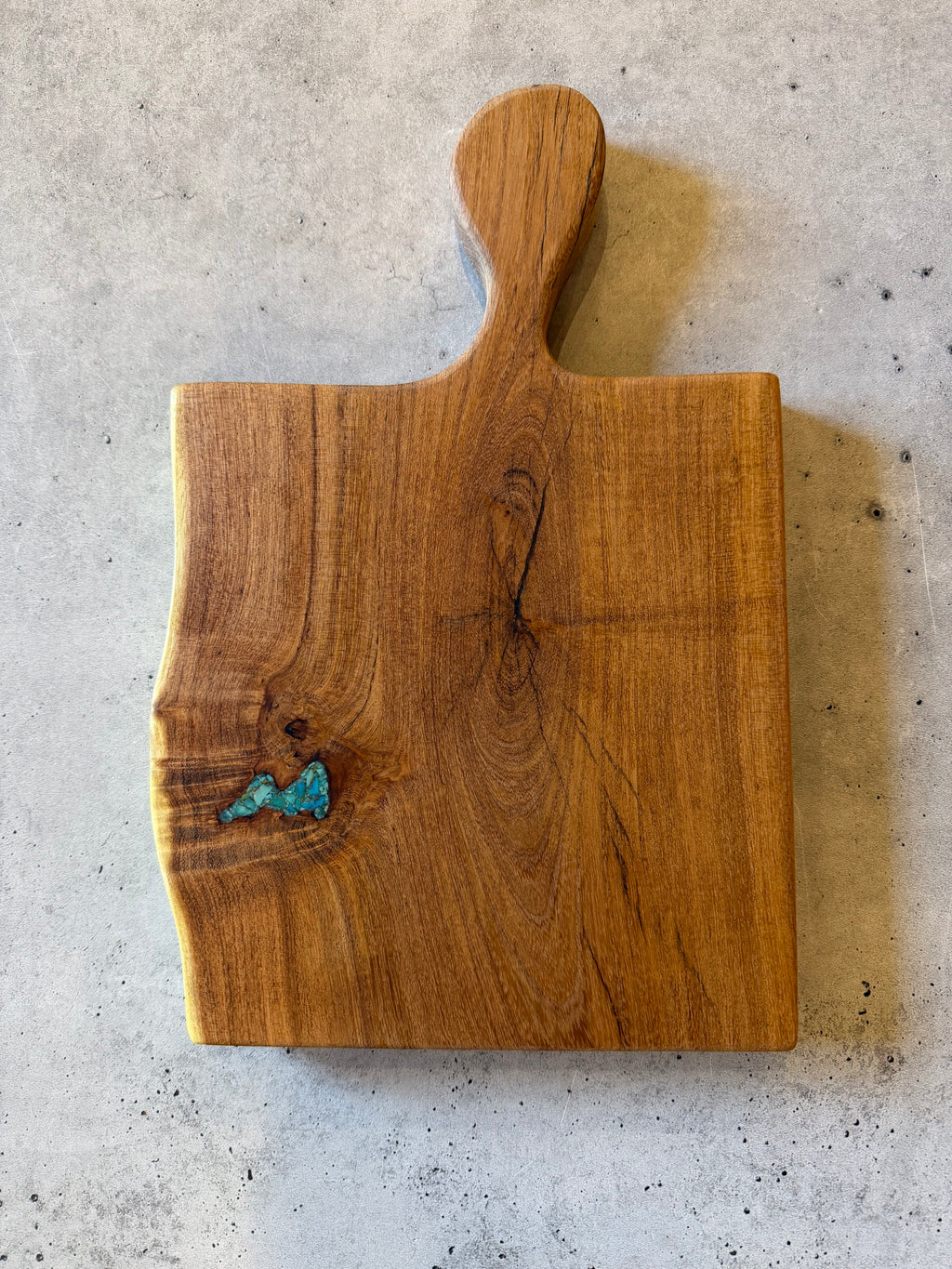 Cutting board with handle