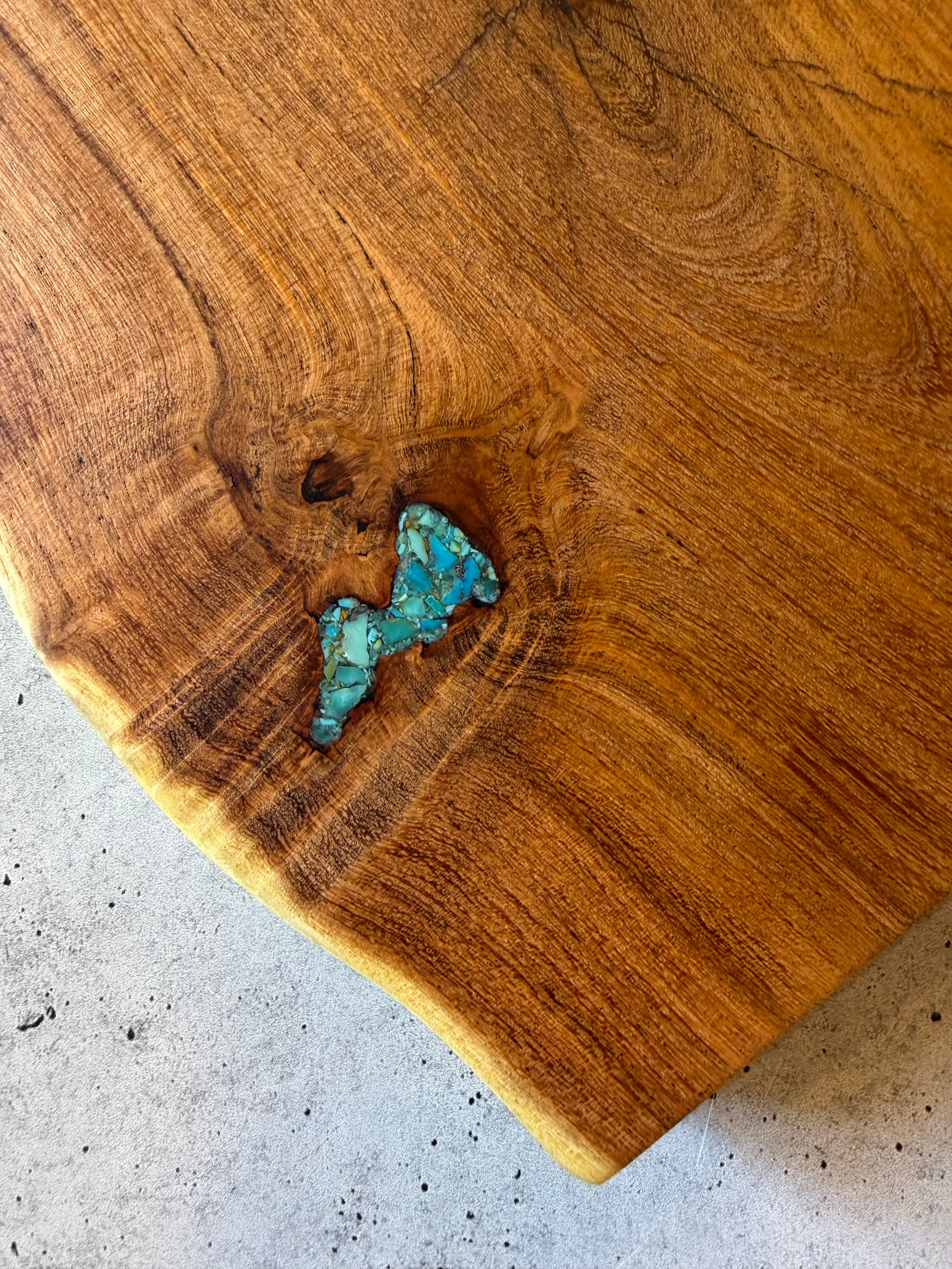 Cutting board with handle