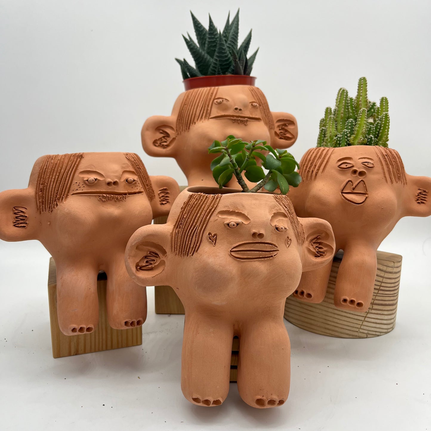 “Tomate” ~ Terracota face planter sitting