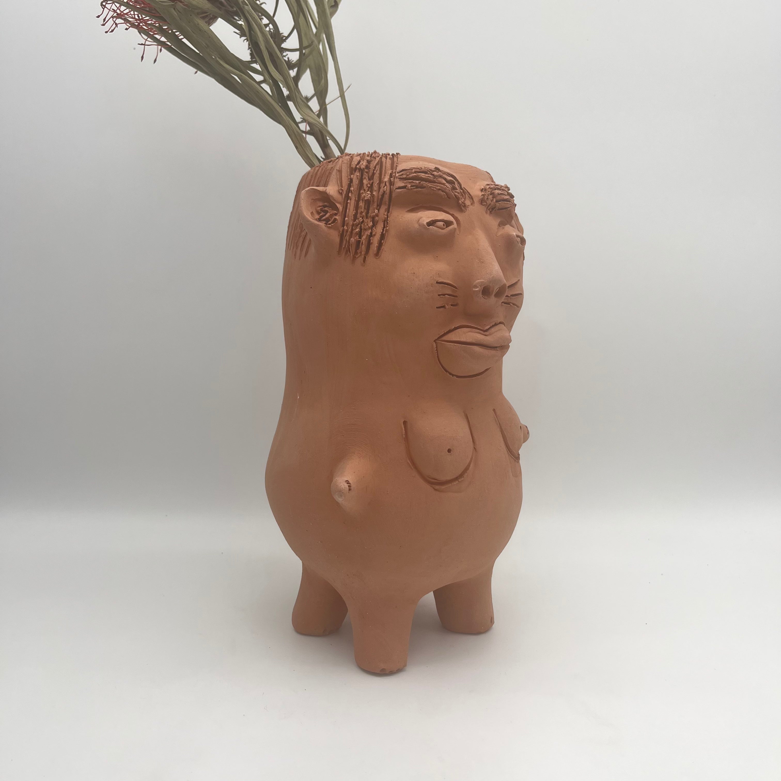 Patas cortas ~ Terracota face planter with legs ~ large