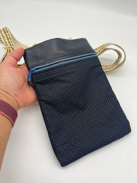 Crossbody Bag - fabric and leather - solid back - front zipper
